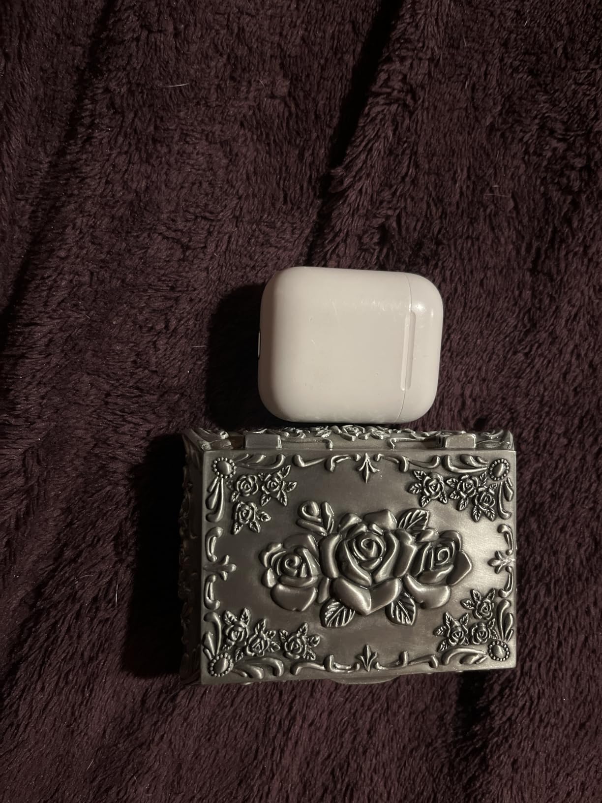 Hipiwe Antique Metal Jewelry Box, Large Vintage Trinket Jewelry Storage Box customer photo 1