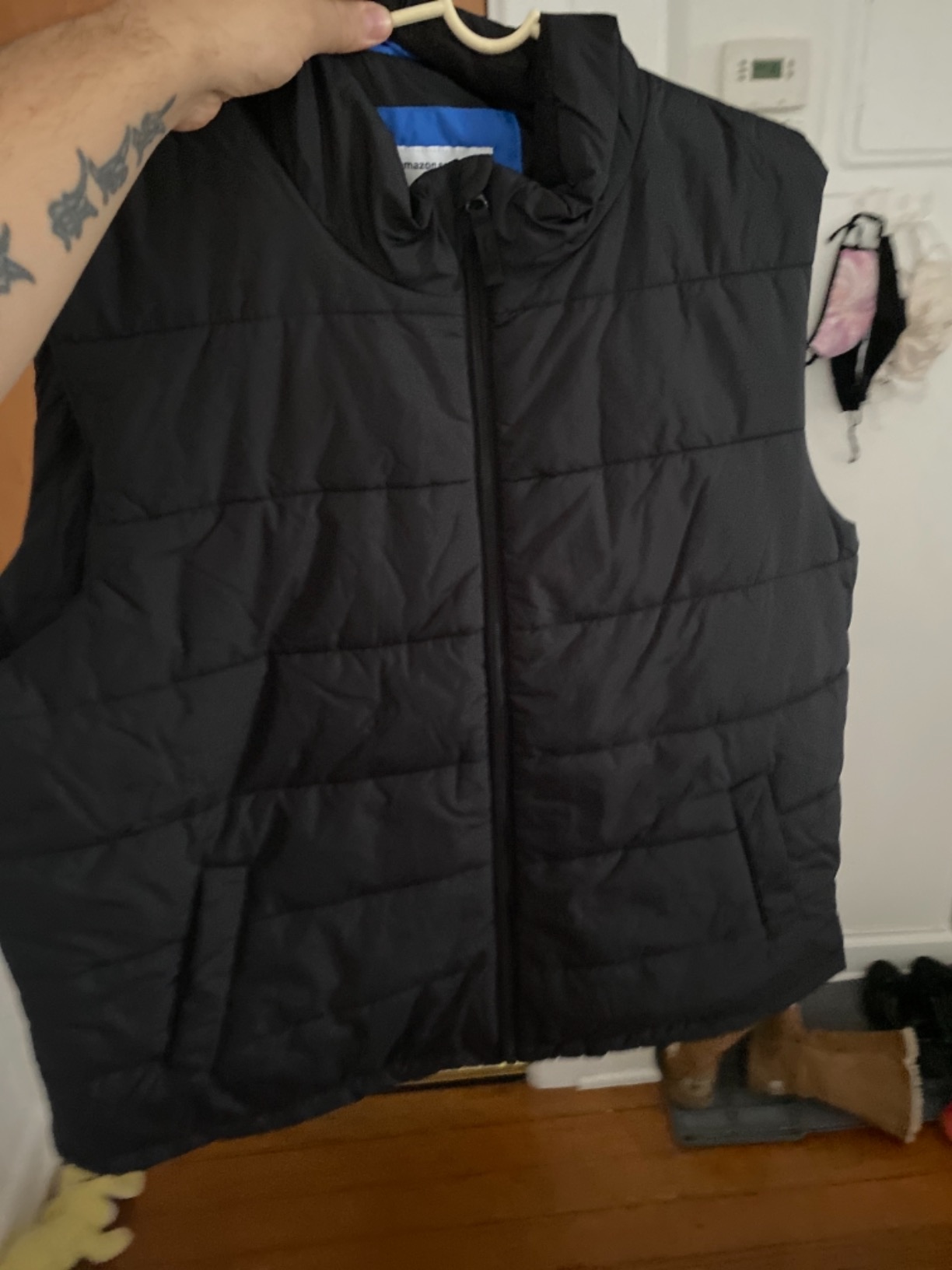 Amazon Essentials mens Mid-weight Puffer Vest customer photo 2