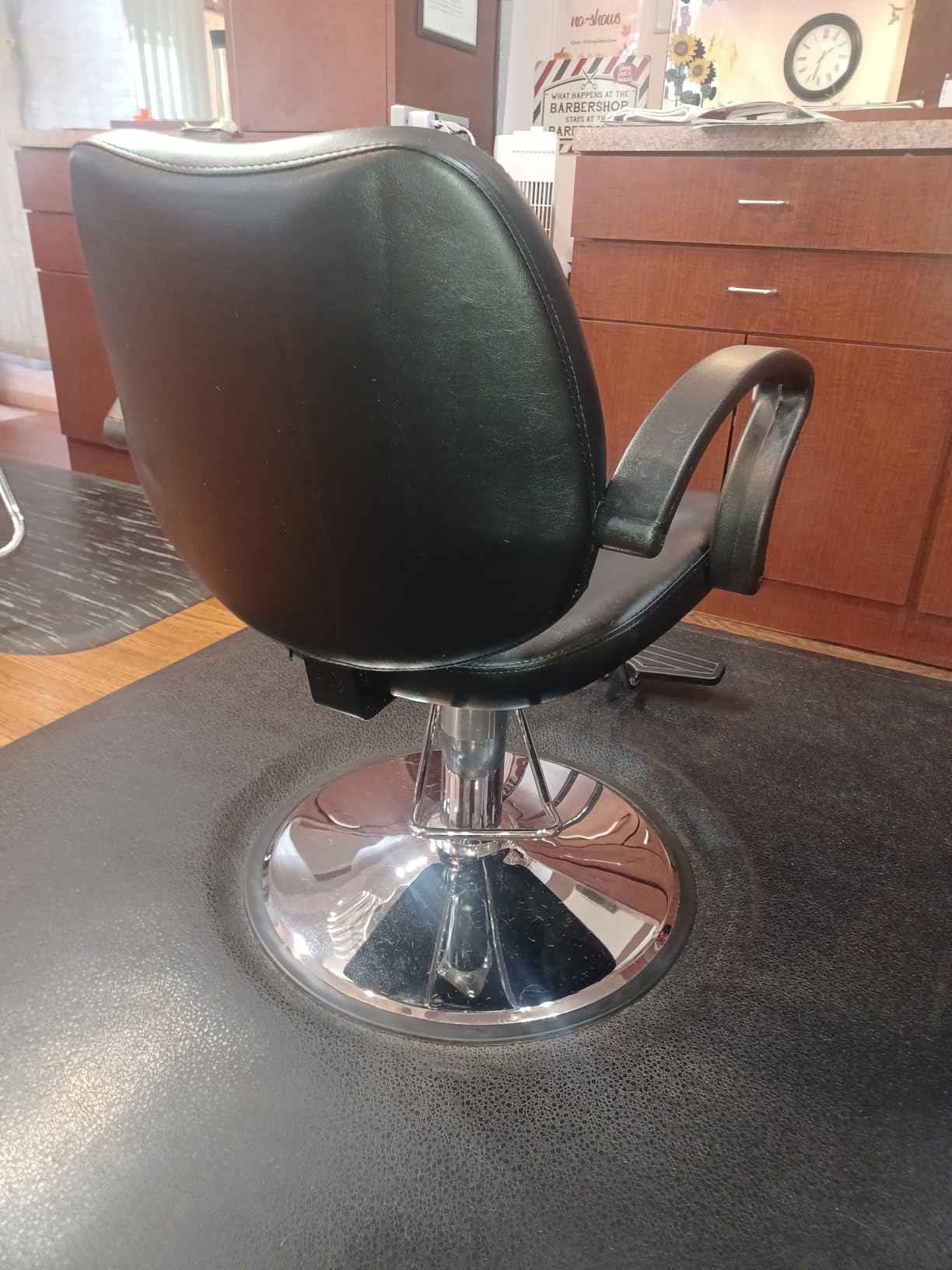 Funnylife Hair Salon Chair Styling Heavy Duty Hydraulic Pump Barber Chair Beauty Barbering Chair for Hair Stylist Women Man customer photo 1