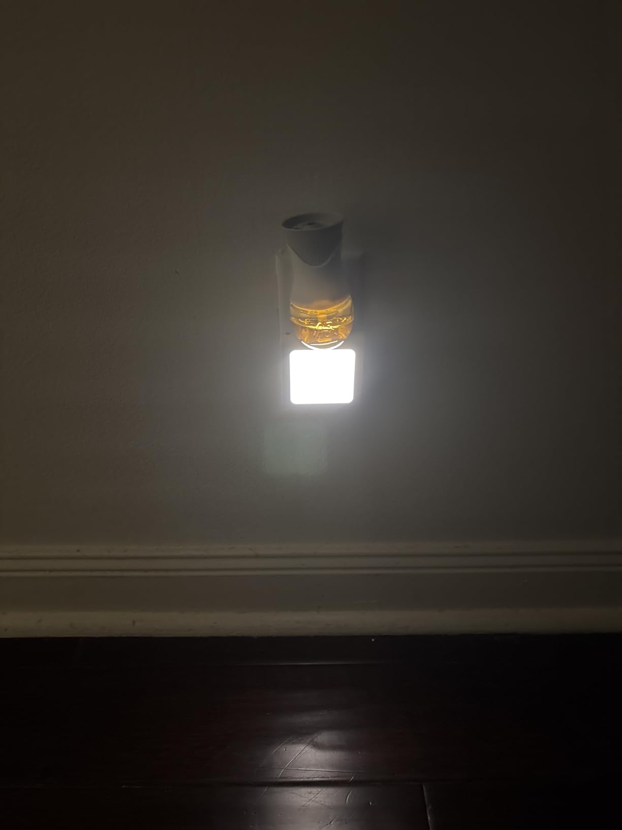 MAZ-TEK Plug in Dimmable Led Night Light with Auto Dusk to Dawn Sensor, Soft Warm White Nightlights for Hallway,Bedroom, Kids Room, Kitchen, Stairway, 4 Pack customer photo 2