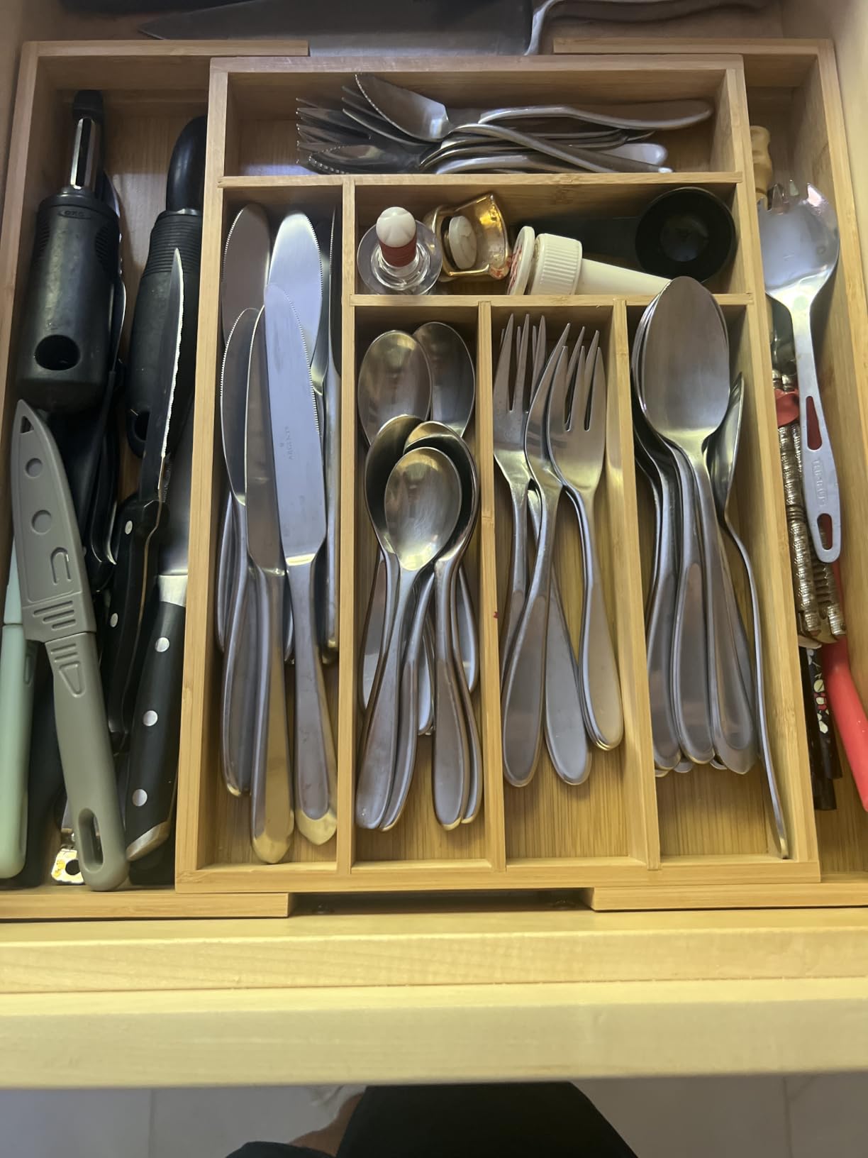 Pipishell Bamboo Expandable Silverware Drawer Organizer, Adjustable Kitchen Utensil Tray for Forks, Spoons and Knives, Wood Storage Cutlery Holder for Bedroom and Living Room customer photo 1