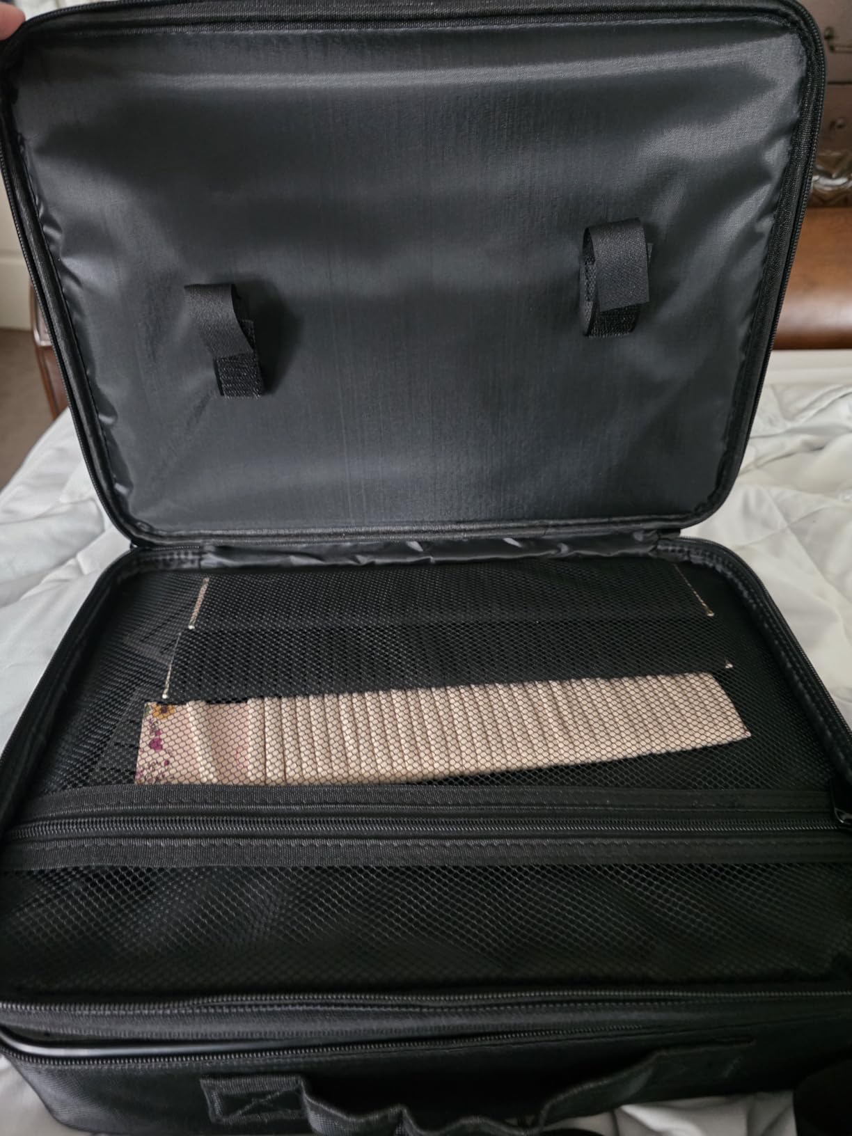 gzcz Large Capacity Travel Makeup Train Case,Professional Cosmetic Bags for Women,Portable Makeup Brush Bag Organizer Storage with Adjustable Dividers and Shoulder Strap customer photo 2