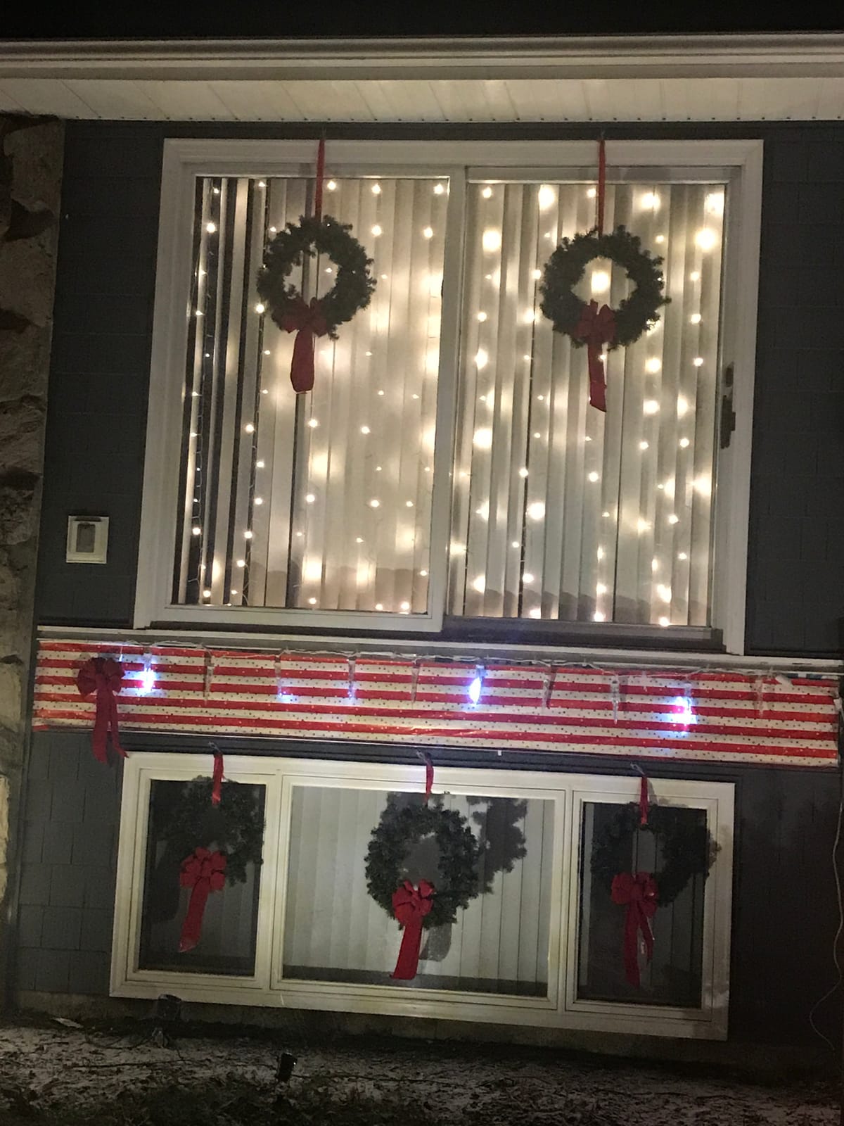 Christmas Projector Lights Outdoor Holiday Laser Lights Landscape Spotlight Red and Green Star Shower with 360 Accessibility Wireless Remote Christmas Decor for Xmas Party Outdoor Garden Patio Wall customer photo 2