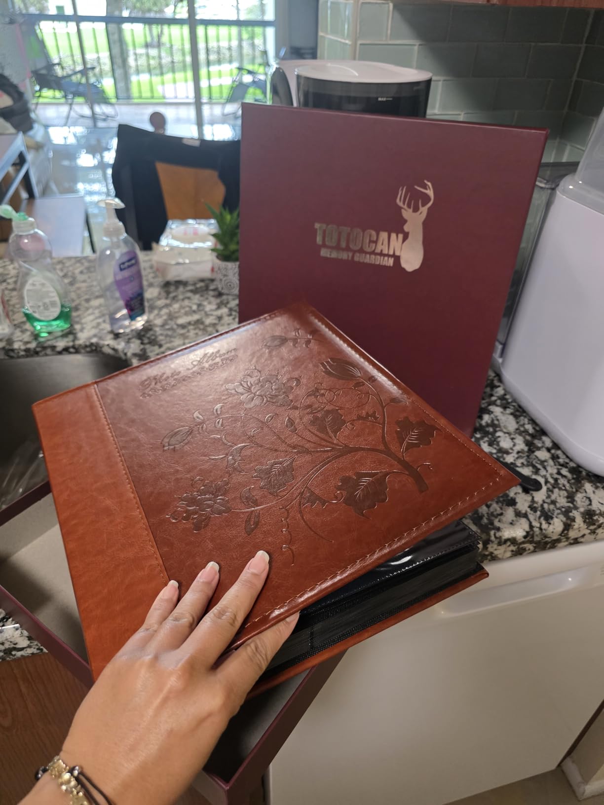 4x6 Photo Album 600 Pockets, Extra Large Capacity Picture Album with Vintage Leather Cover, Family, Baby, Wedding Album (Red Brown) customer photo 2