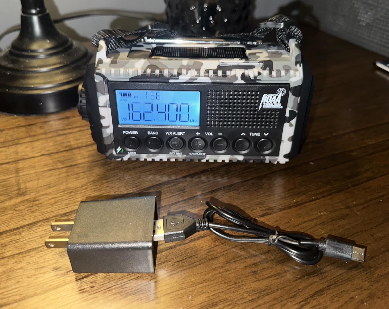 Eoxsmile Emergency Radio with NOAA Weather Alert, Solar Hand Crank Portable customer photo 2
