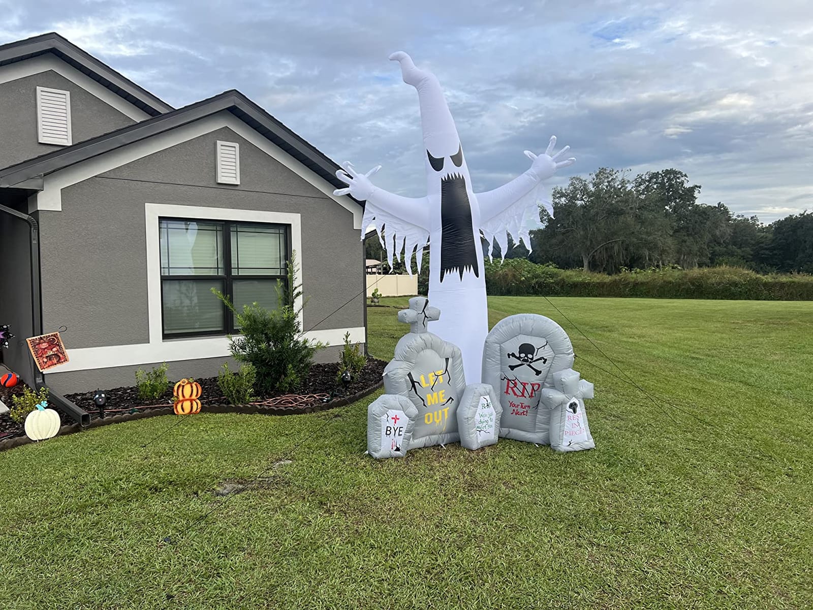 RETRO JUMP 6.6 Ft Halloween Inflatables Tombstone Combo Blow up Spooky Gravestone Holiday Lighted Decoration Headstone for Indoor Outdoor & Yard Garden Lawn customer photo 2