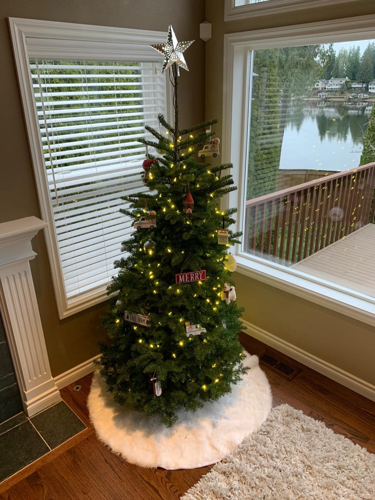 Christmas Tree Skirt - 48 Inches White Christmas Tree Skirt, High-End Soft Classic Fluffy Faux Fur Tree Skirt for Xmas Tree Decorations and Ornaments customer photo 2