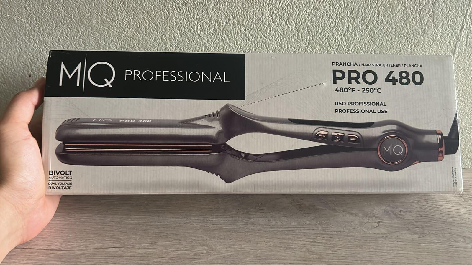 MQ Professional Hair Straightener - Titanium Flat Iron Pro 480°F - Brazilian Expertise - Bivolt, Anatomic Design, Ultra-Smooth - 17 Temperature Settings – Ideal for Professional Use customer photo 1