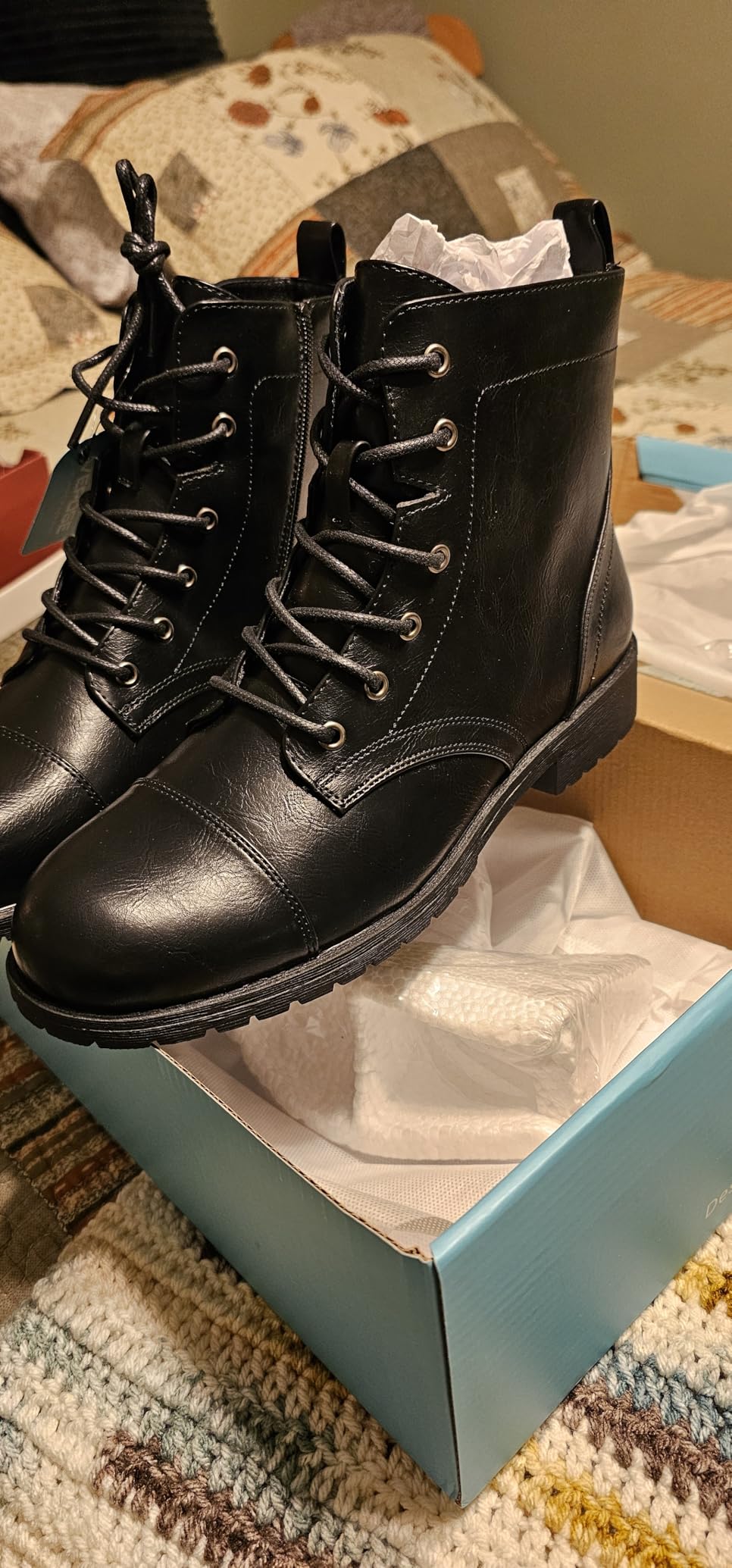 Vepose Women's Lace Up Combat Ankle Boots, Cap Toe Low Block Heel customer photo 1