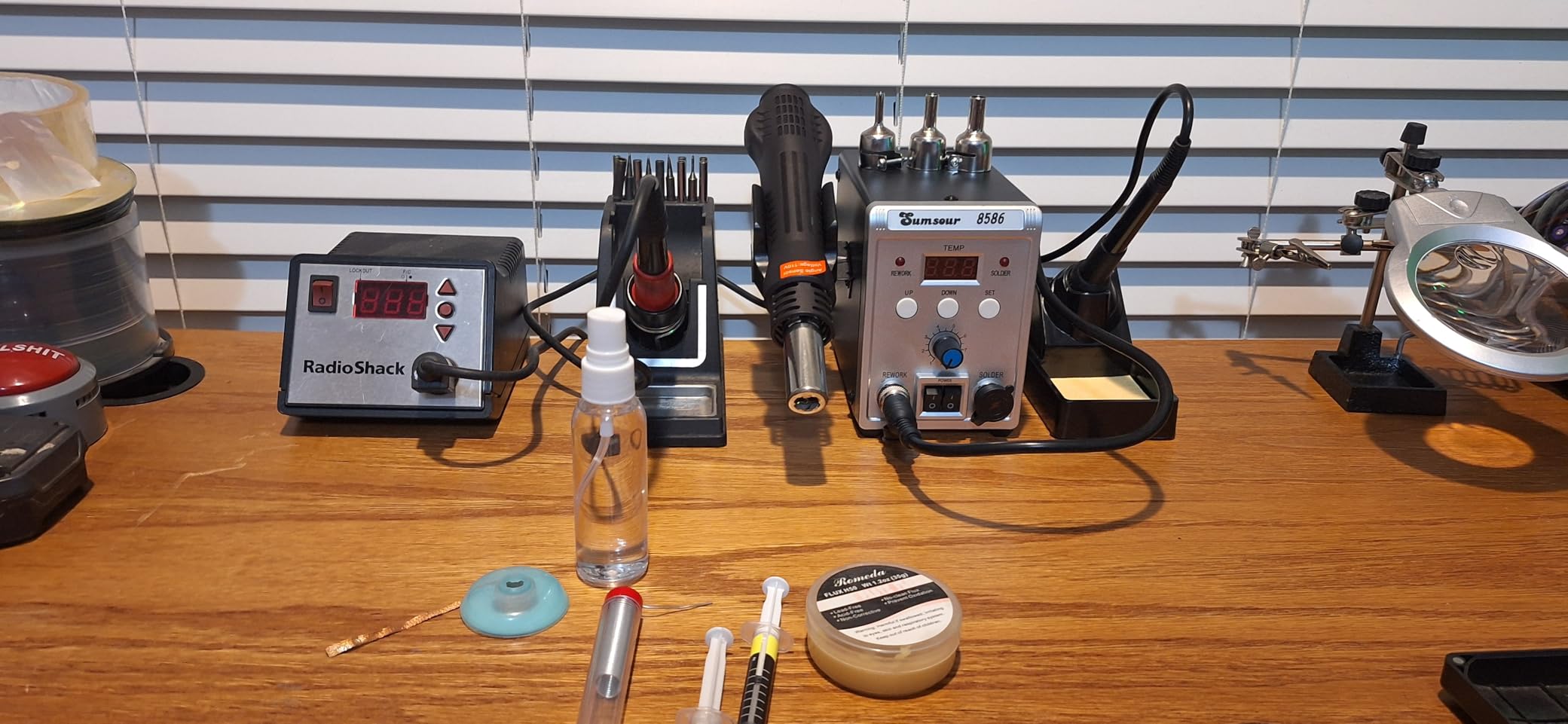 8586 700W 2 in 1 SMD Rework Soldering Station LED Digital Display Hot Air Gun Solder Iron 110V US Plug ESD Welding Repair Tools customer photo 2