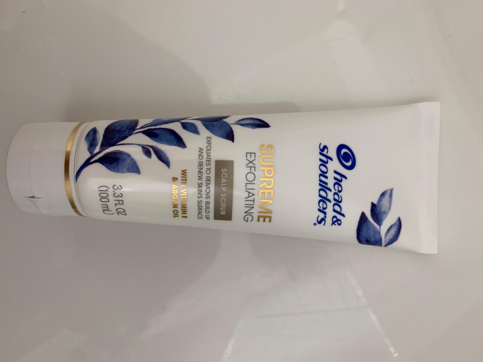 Head & Shoulders Supreme, Exfoliating Scalp Scrub Treatment, with Argan Oil and Vitamin E, 3.3 Fl Oz customer photo 2