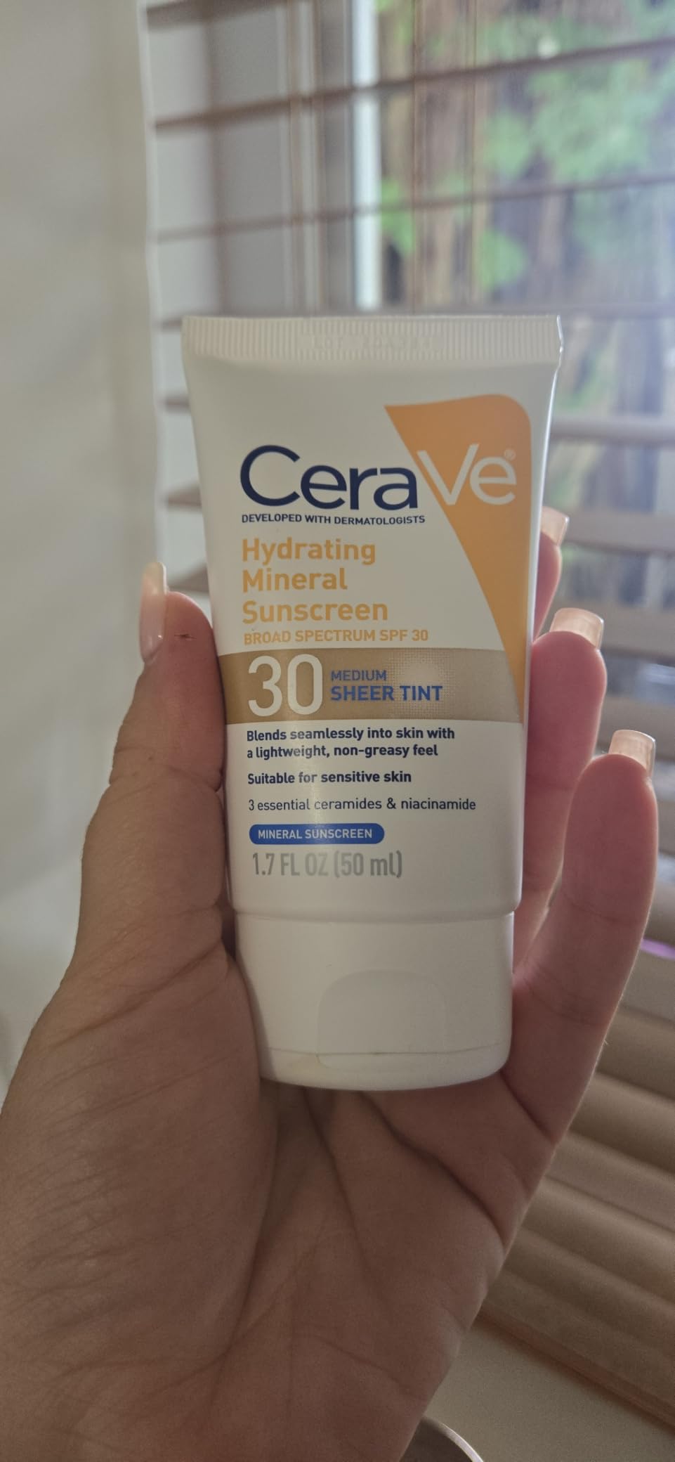 CeraVe Tinted Sunscreen for Face, Mineral SPF 30 Moisturizer, Medium, 1.7oz | Skin Care, Face Sunscreen, Hyaluronic Acid, Zinc Oxide, Titanium Dioxide, Sheer Tint, Healthy Glow, Blends Seamlessly customer photo 1