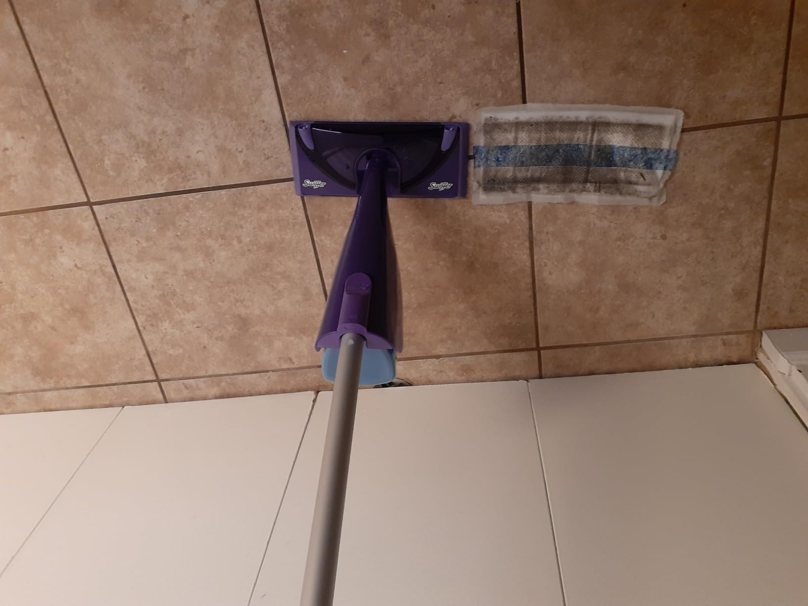Swiffer WetJet Hardwood and Floor Spray Mop Cleaner Starter Kit, Includes: 1 Power Mop, 10 Pads, Cleaning Solution, Batteries customer photo 2