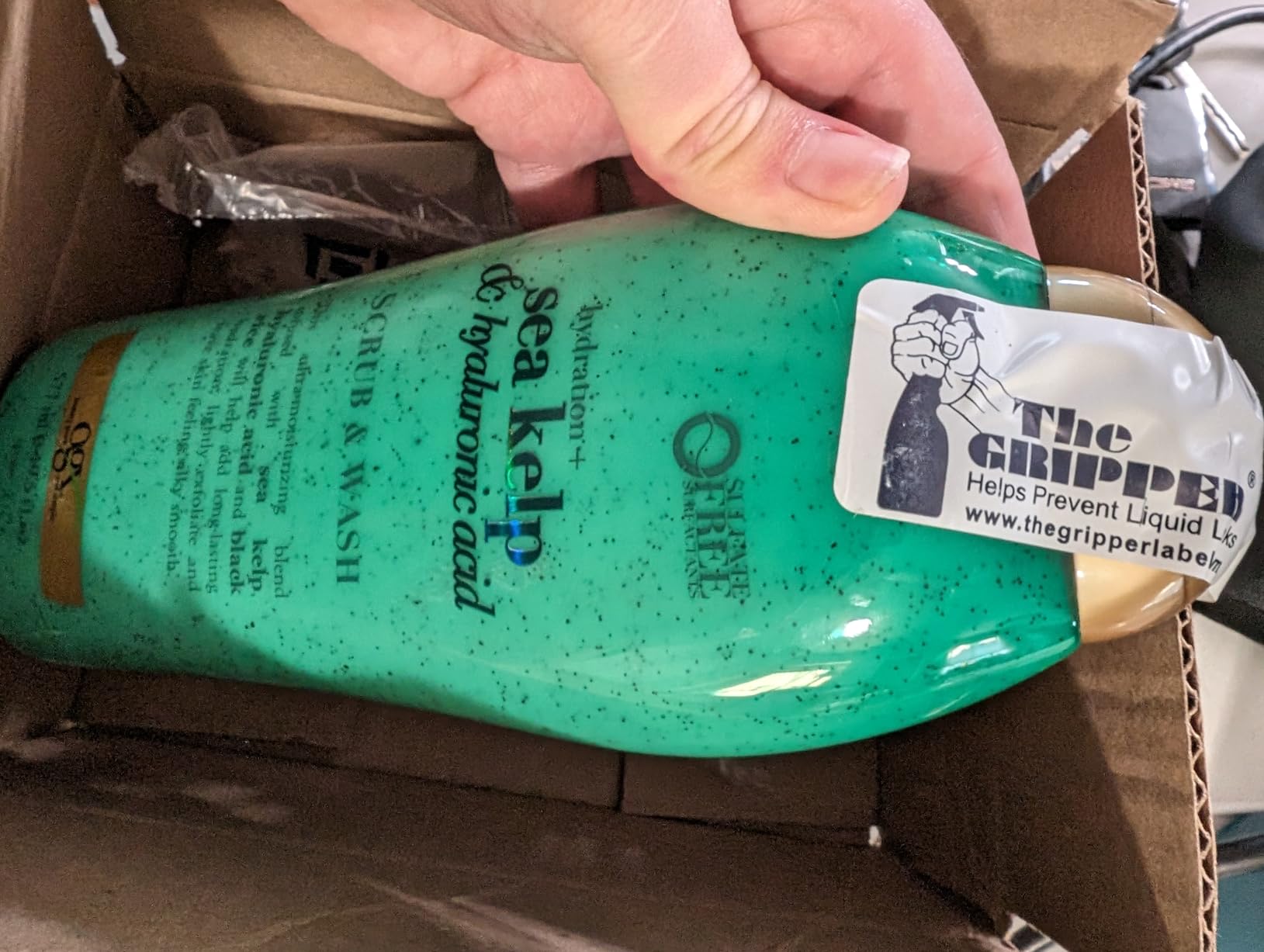 OGX Hydration + Sea Kelp & Hyaluronic Acid Sulfate-Free Lightly Moisturizing Body Scrub with Black Rice, Gentle Exfoliating Daily Body Wash to Soften & Smooth Skin, 19.5 Fl Oz customer photo 1