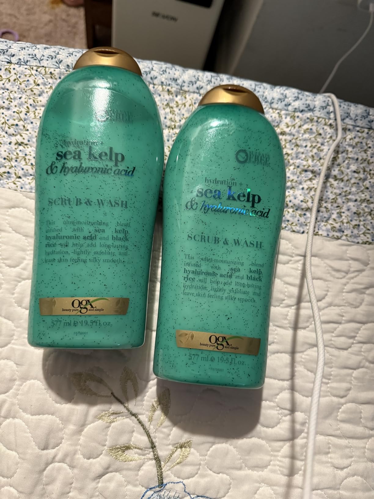 OGX Hydration + Sea Kelp & Hyaluronic Acid Sulfate-Free Lightly Moisturizing Body Scrub with Black Rice, Gentle Exfoliating Daily Body Wash to Soften & Smooth Skin, 19.5 Fl Oz customer photo 2