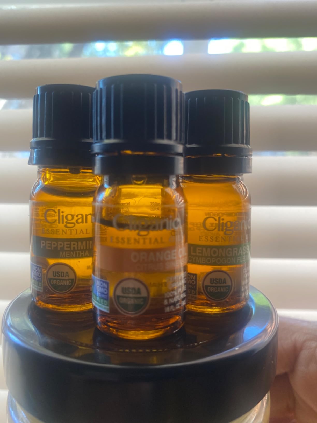 Cliganic Organic Aromatherapy Essential Oils Set (Top 6 - The Essentials), 100% Pure Natural - Peppermint, Lavender, Eucalyptus, Tea Tree, Lemongrass & Orange (Packaging May Vary) customer photo 1