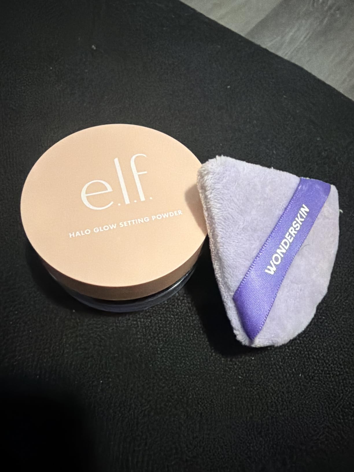 e.l.f. Halo Glow Soft Focus Setting Powder, Silky & Creates Soft Glow Without Shine, Smooths Pores & Lines, Vegan & Cruelty-Free, Light customer photo 1