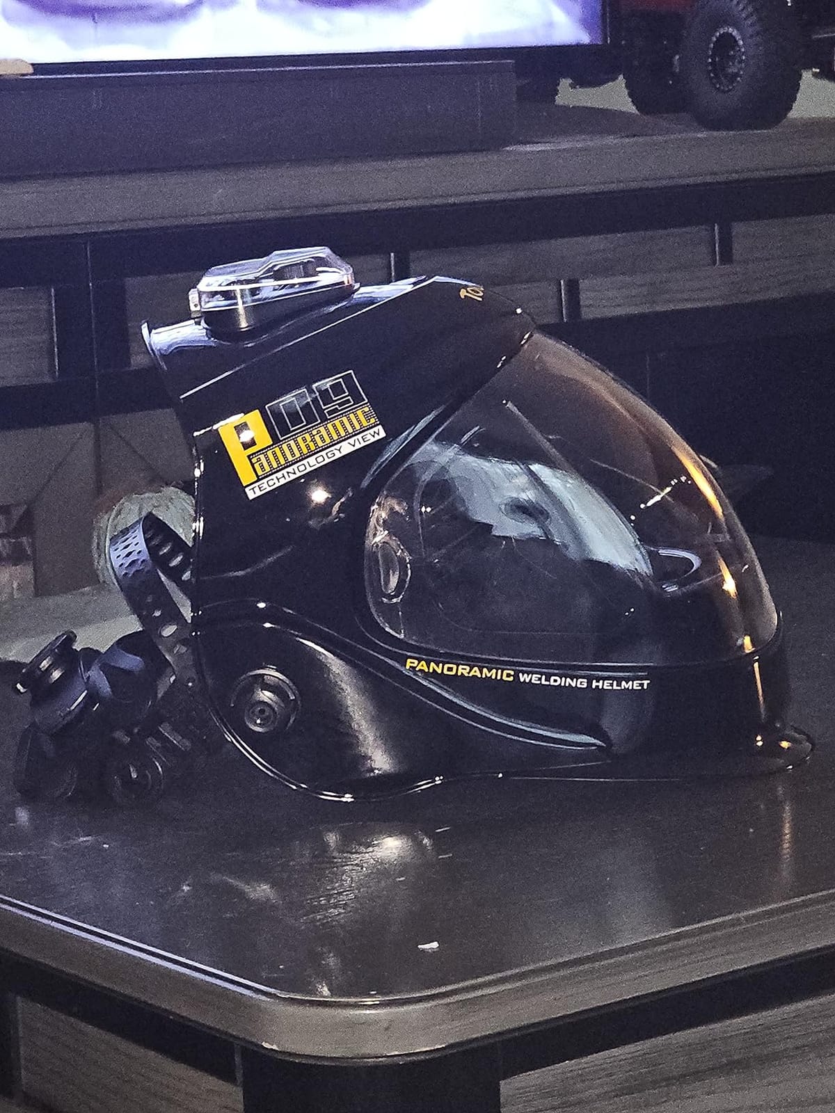 TOOLIOM True Color Auto Darkening Welding Helmet with Large View customer photo 1
