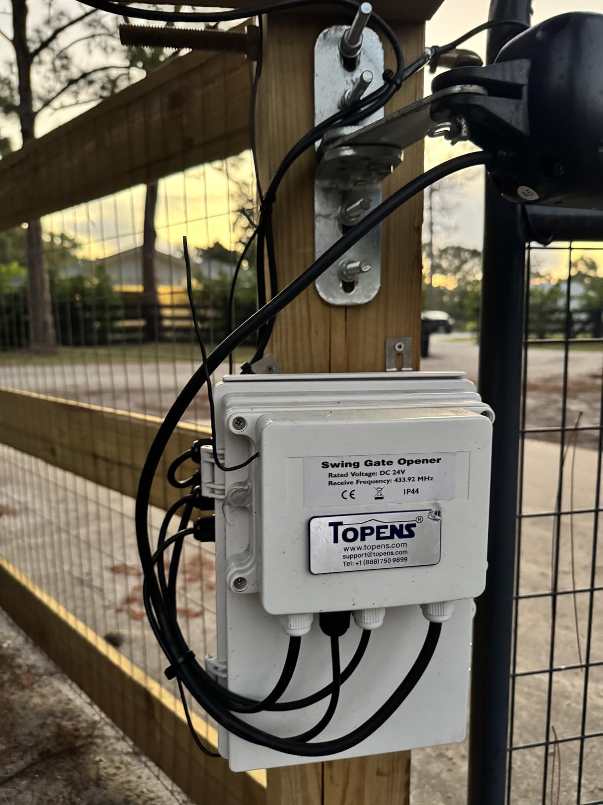 TOPENS A5S Solar Single Swing Gate Opener Medium Duty customer photo 2