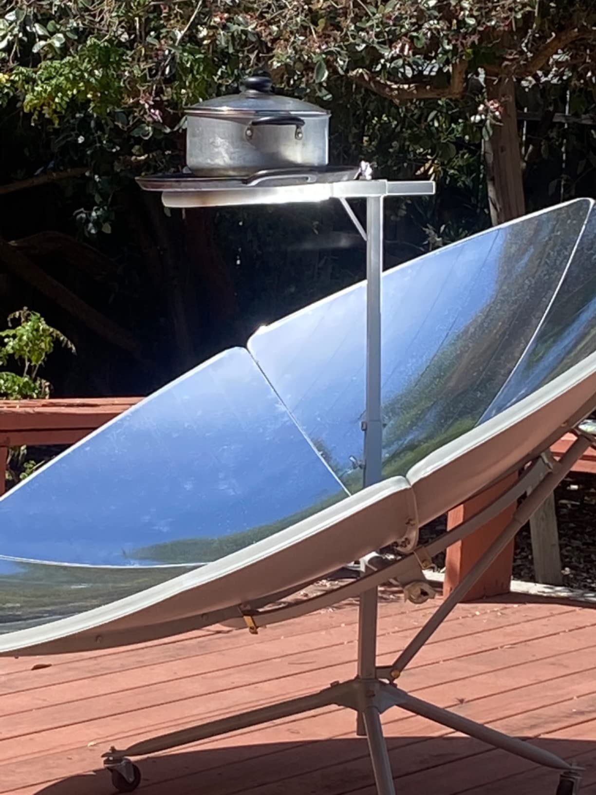1800W Concentrating Solar Cooker,Sun-Powered Parabolic Solar Stove Outdoor 1.5m Diameter Parabolic Focal Spot Temperature:700-1000°C customer photo 1