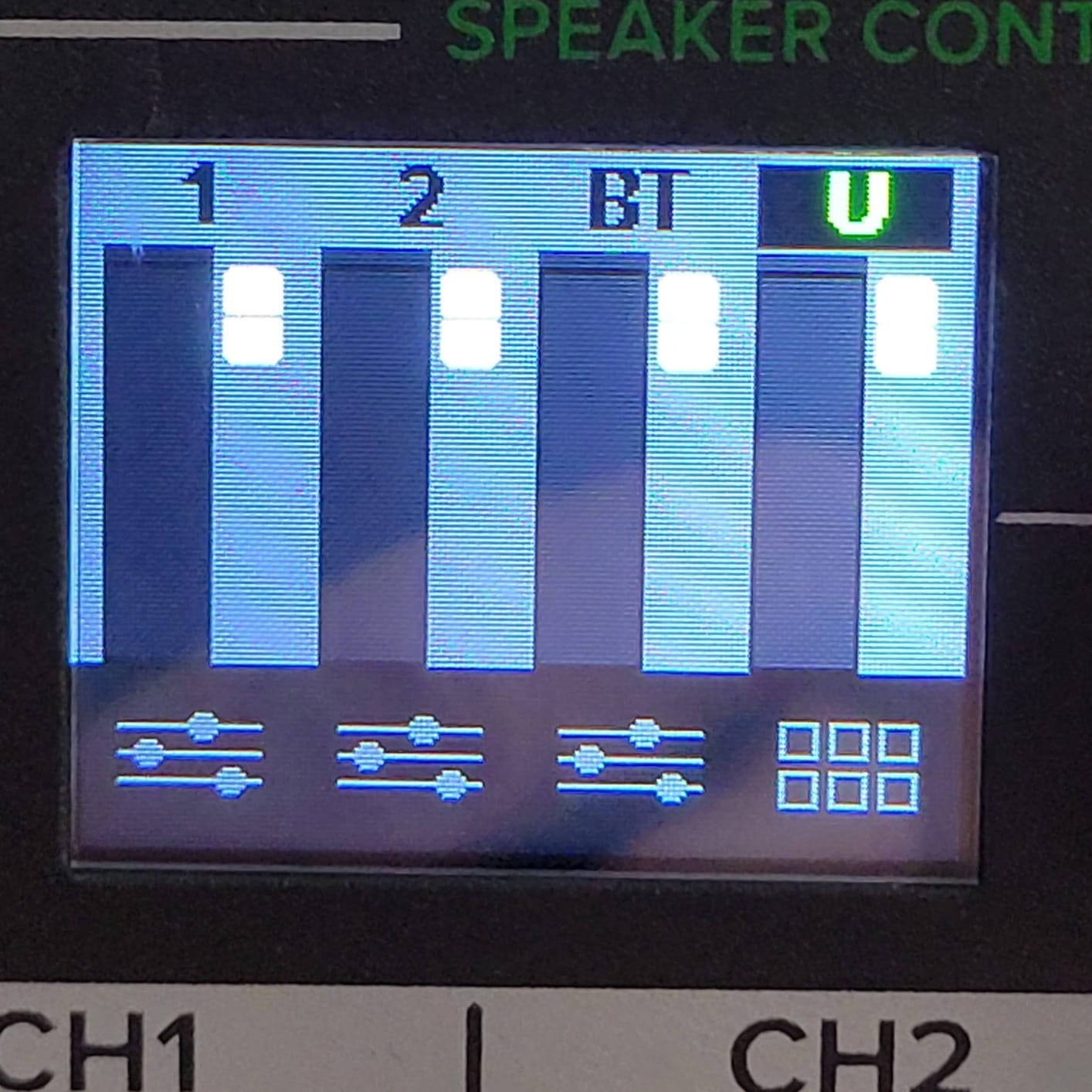 Mackie SRM215 V-Class 2000W 15 inch Powered Speaker customer photo 2