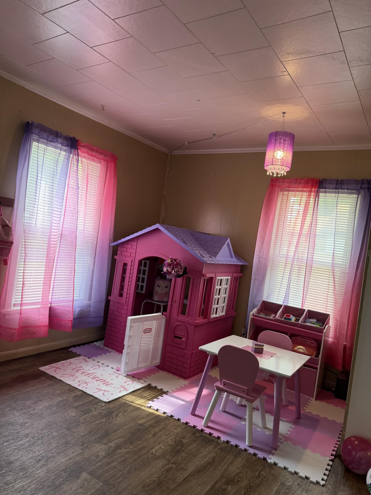 Little Tikes Cape Cottage Pretend Princess Playhousefor Kids, Indoor Outdoor, with Working Doors and Windows, for Toddlers Ages 2+ Years,Pink,Large customer photo 1