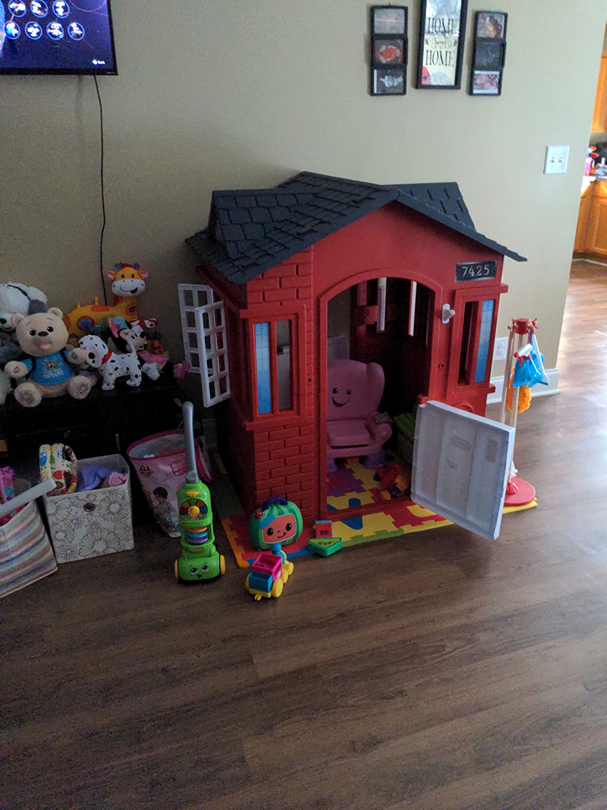 Little Tikes Cape Cottage-Red – (Amazon Exclusive) customer photo 2