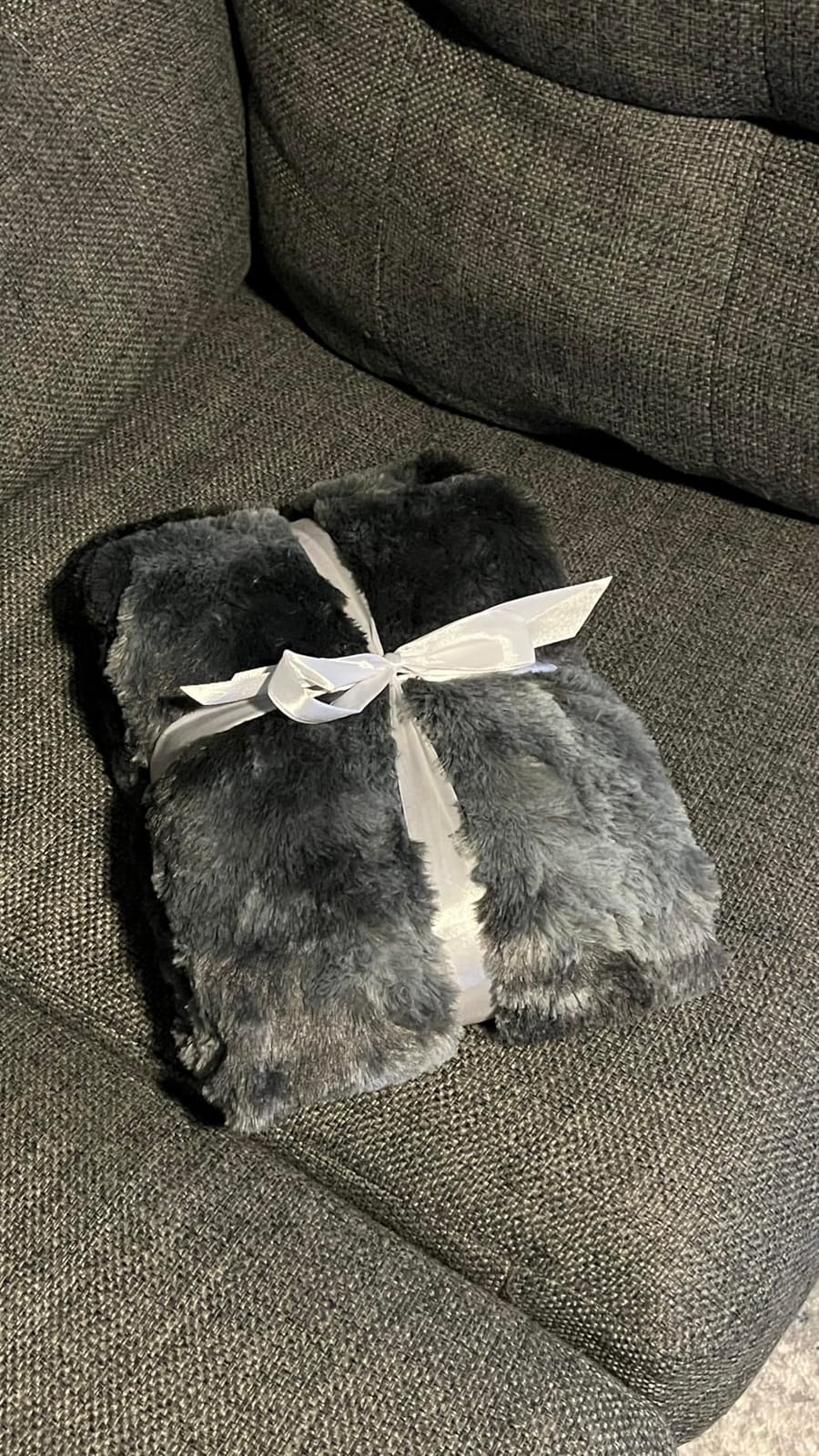 Everlasting Comfort Soft & Comfortable Gray Faux Fur Throw Blanket for Couch - (50