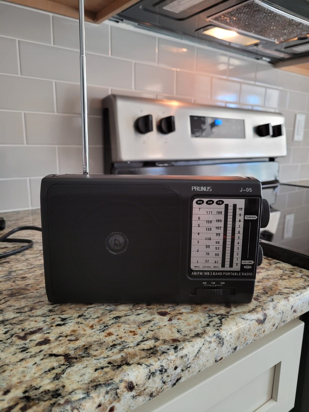 NOAA Weather AM FM Portable Radio, 3 D Batteries or AC Adapter Powered customer photo 2