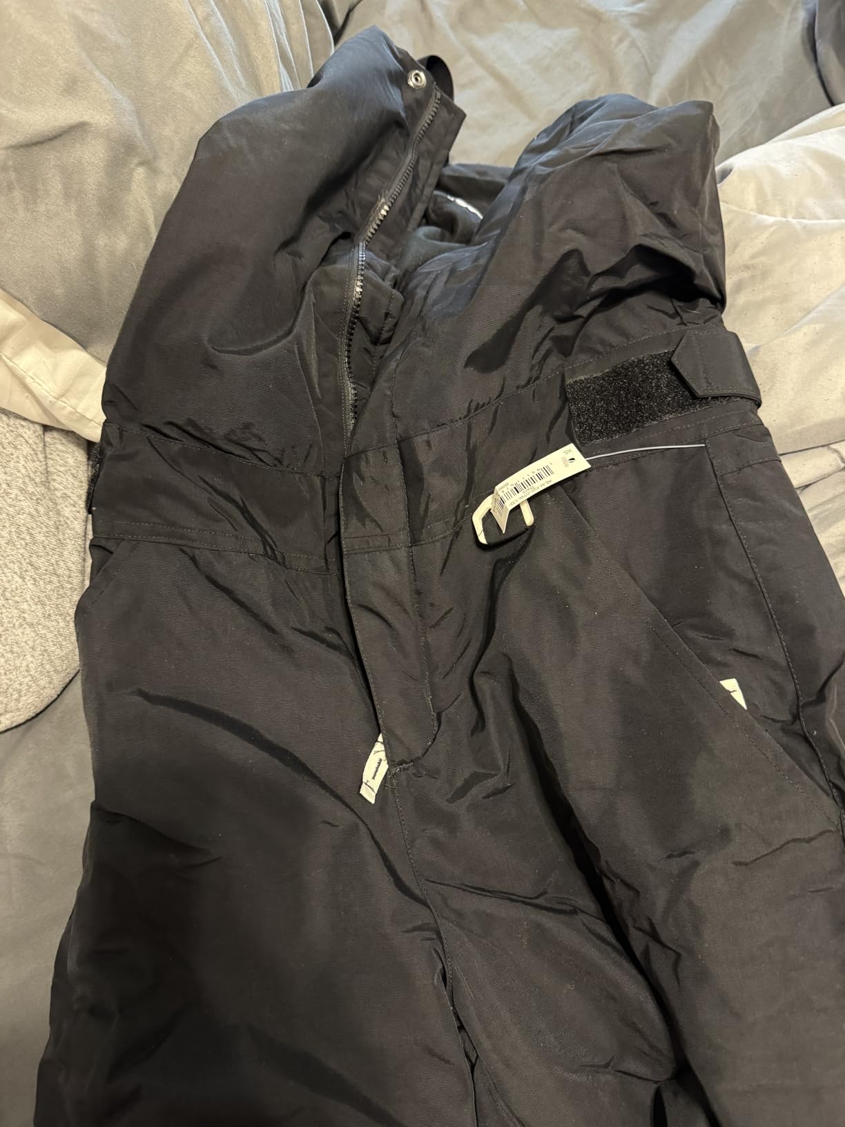 Amazon Essentials Men's Water-Resistant Insulated Snow Bib Overall customer photo 2