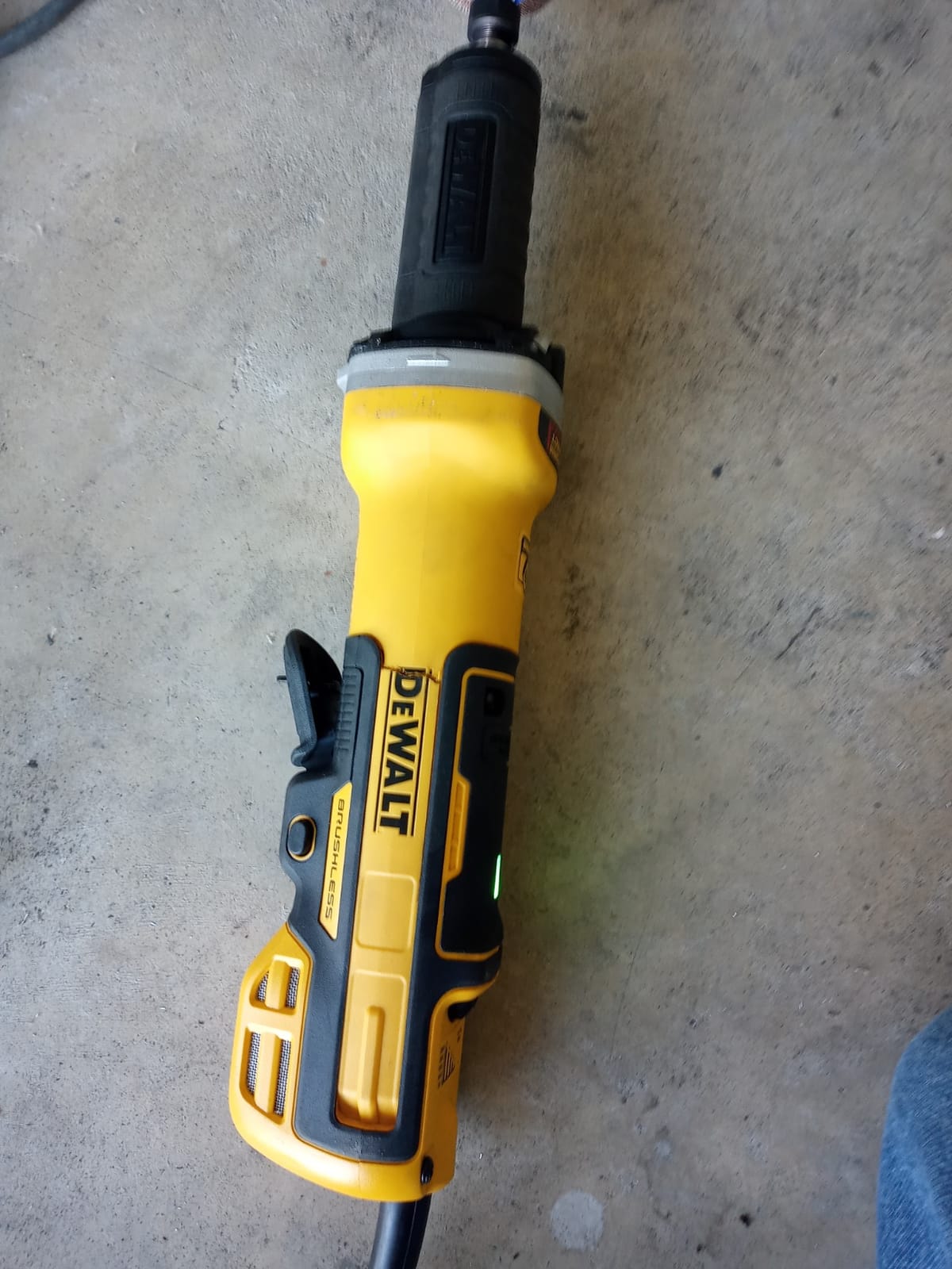 DEWALT Die Grinder, Brushless, Variable Speed, Paddle Switch With Lock-On, 2-Inch (DWE4997VS) customer photo 2