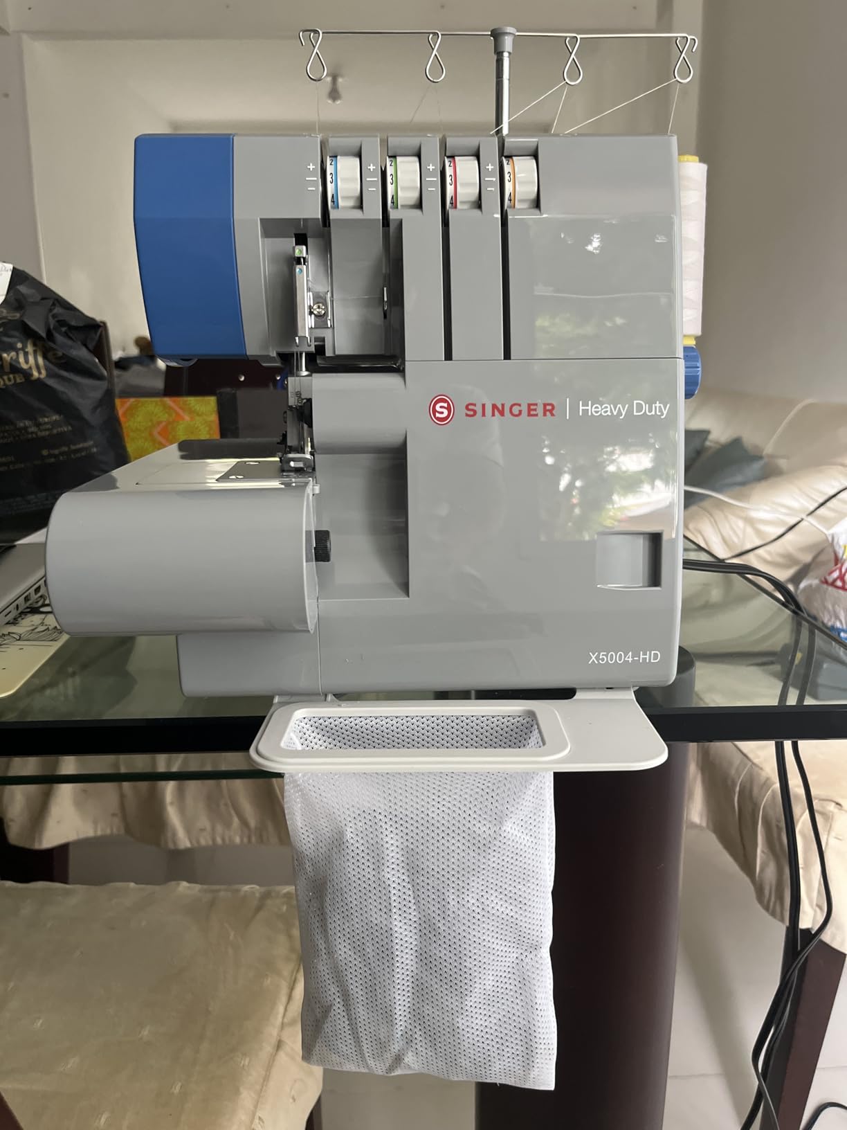 SINGER® X5004-HD Serger Overlock Machine, 2-3-4 Thread Capability customer photo 2