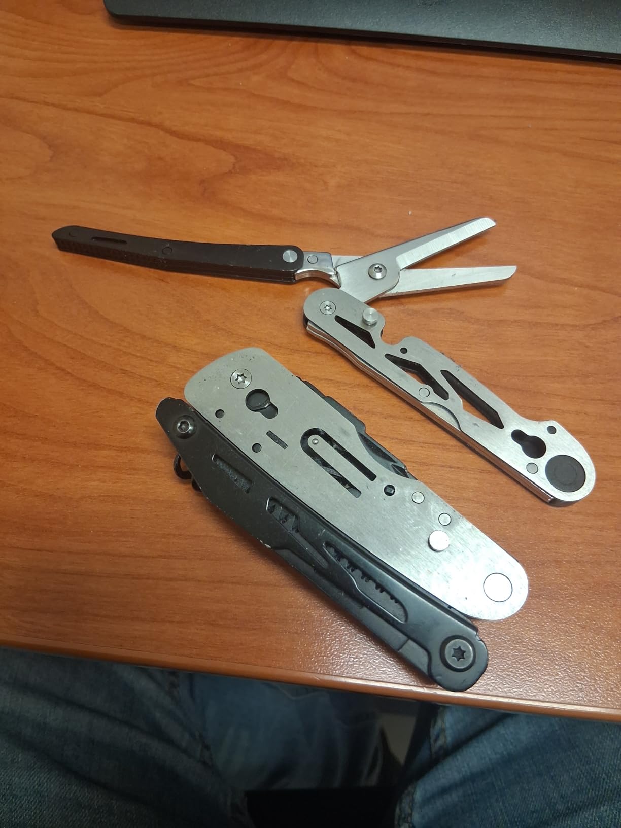 RoverTac 18-in-1 Multitool Pocket Knife with Pliers, Saw, Corkscrew & Detachable Scissors, Multi Tool with Safety Lock, 9 Screwdriver Bits, Camping Gear, Gifts for Men customer photo 2