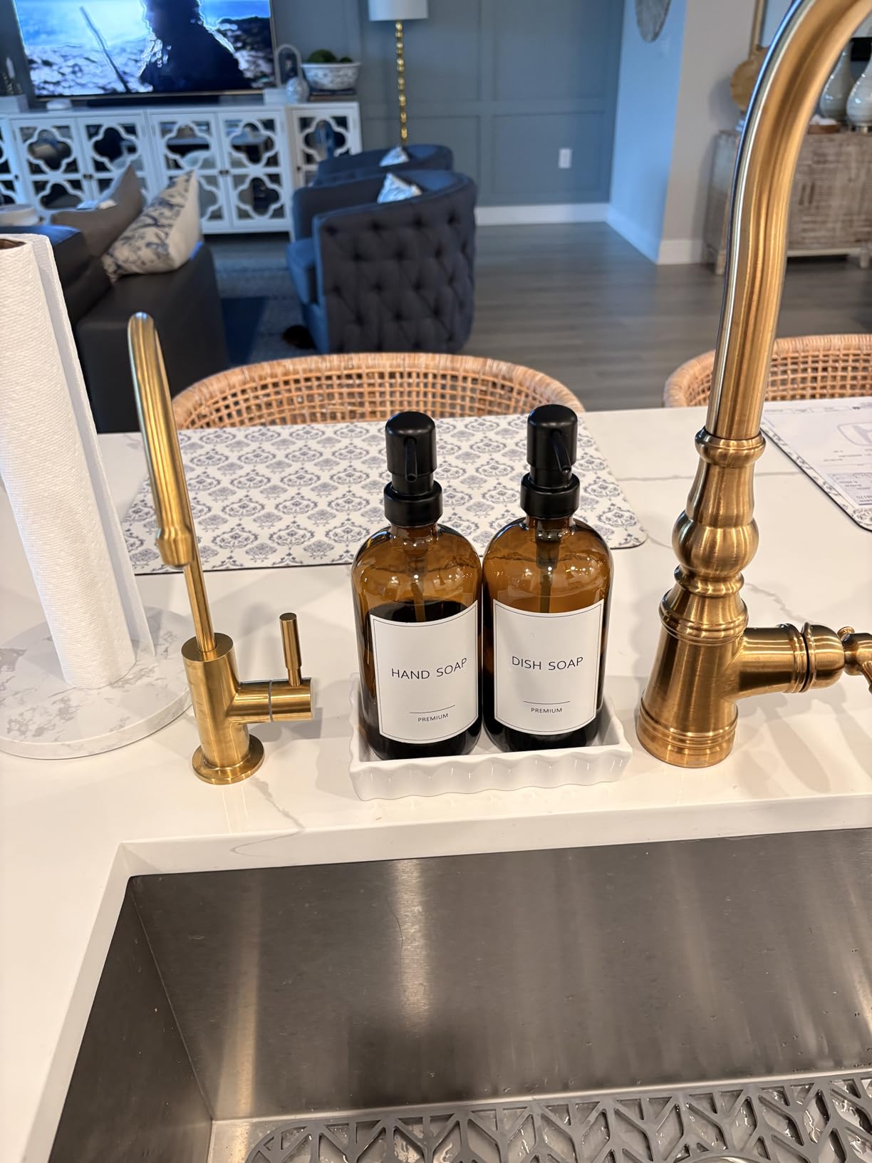 GMISUN Amber Glass Soap Dispenser, 2 Pack Bathroom Hand Soap Dispensers with Stainless Steel Pump, 17 Fl Oz Kitchen Hand and Dish Soap Dispenser Set, Modern Vintage Liquid Brown Soap Dispensers Bottle customer photo 2
