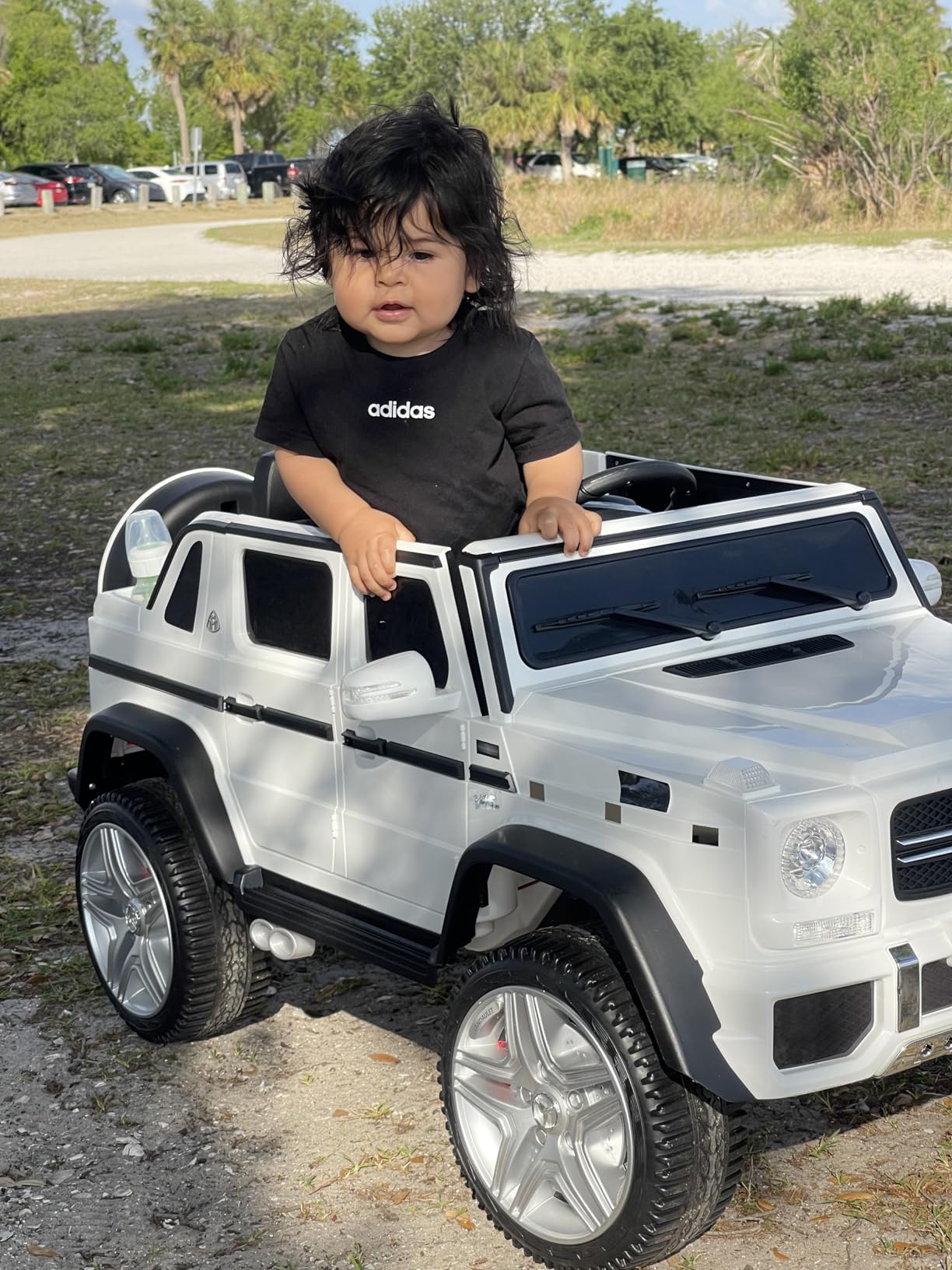 JOYLDIAS Ride On Cars, Licensed Mercedes-Benz Maybach G650S customer photo 2