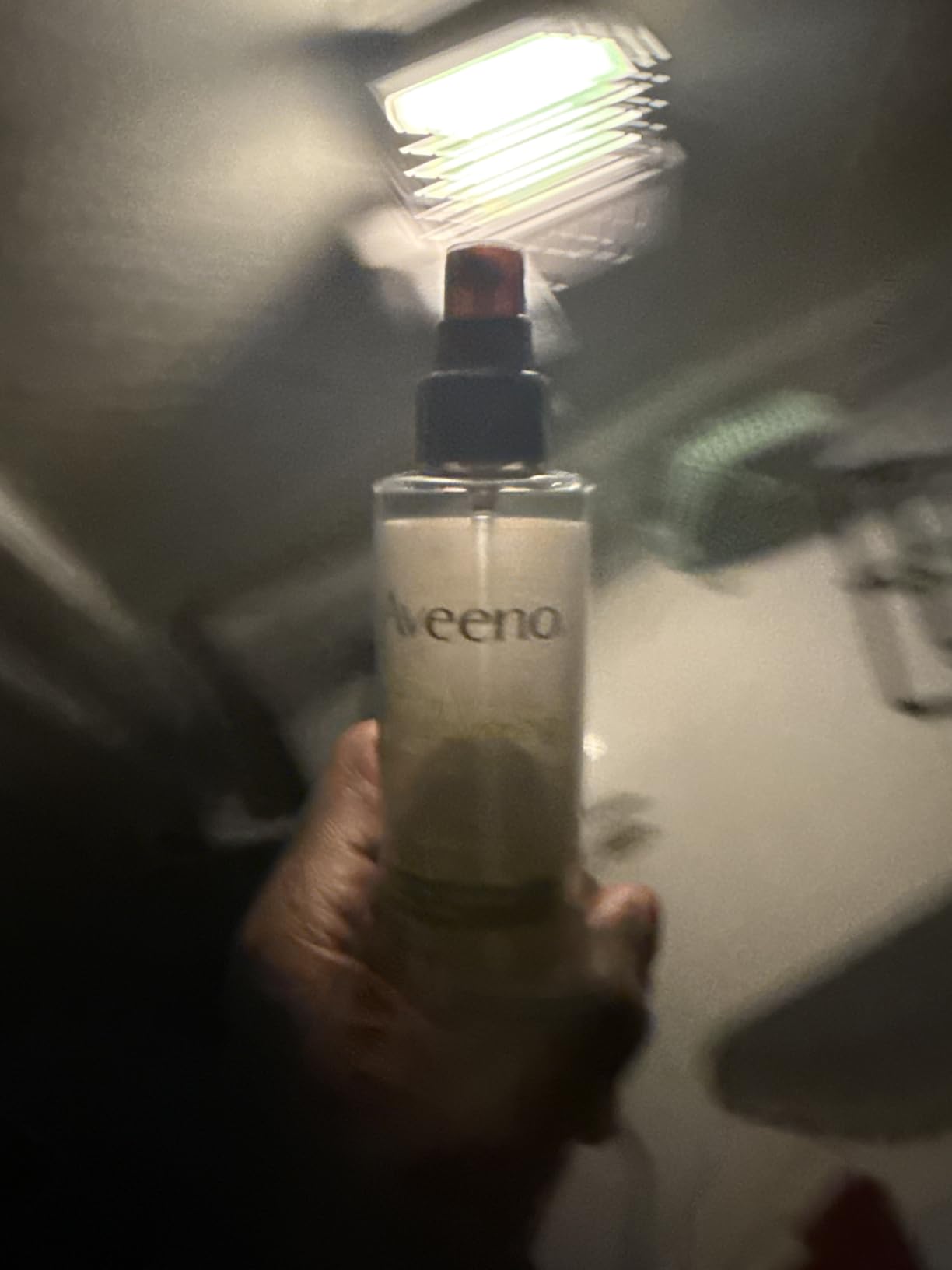 Aveeno Daily Moisturizing Body Oil Mist with Oat Oil and Jojoba Oil for Rough, Dry, Sensitive Skin, Nourishing Body Spray for Smoother, More Even Skin, Paraben- & Silicone-Free, 6.7 fl. oz customer photo 1