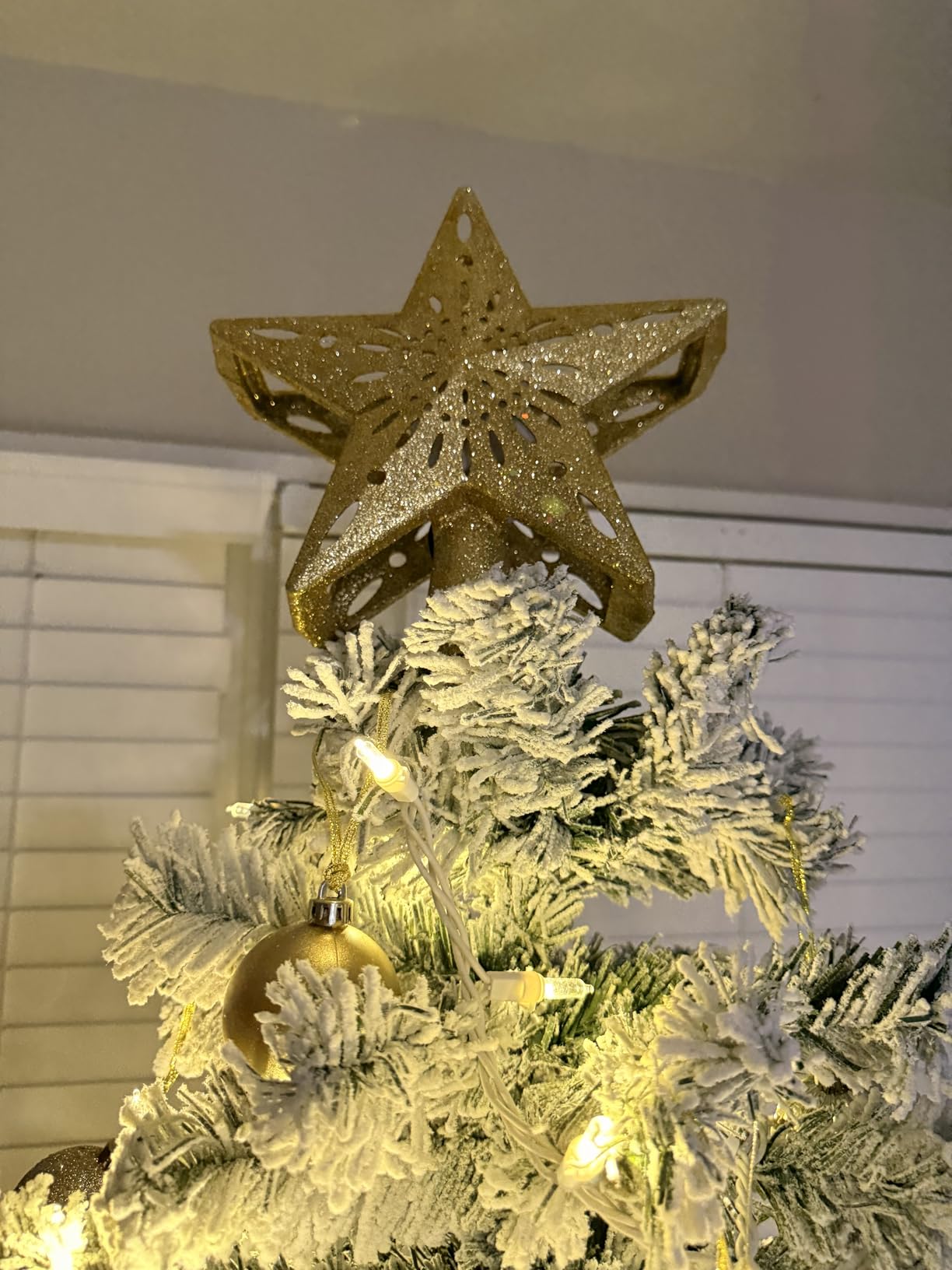 Brightown Christmas Star Tree Topper with Snowflake Projector Lights | Hollowed Pentagram Tree Topper,Plug in Christmas Tree Ornament for Indoor Office Xmas New Year Holiday Tree Decoration customer photo 2