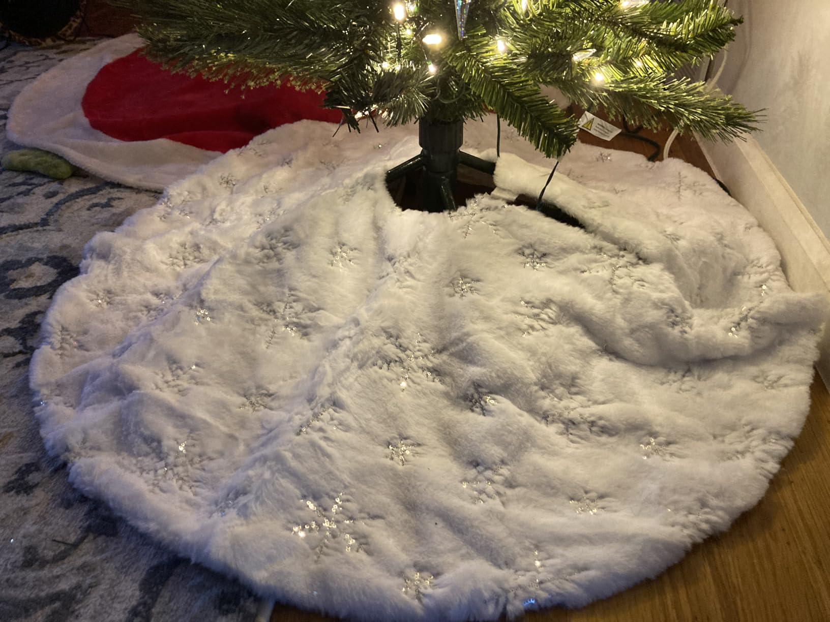 CHICHIC 48 Inch Large Christmas Tree Skirt White Tree Skirt Xmas Faux Fur Tree Skirts Christmas Decorations for Holiday Tree Ornaments Christmas Party Home Decorations with Sequin Silver Snowflakes customer photo 2
