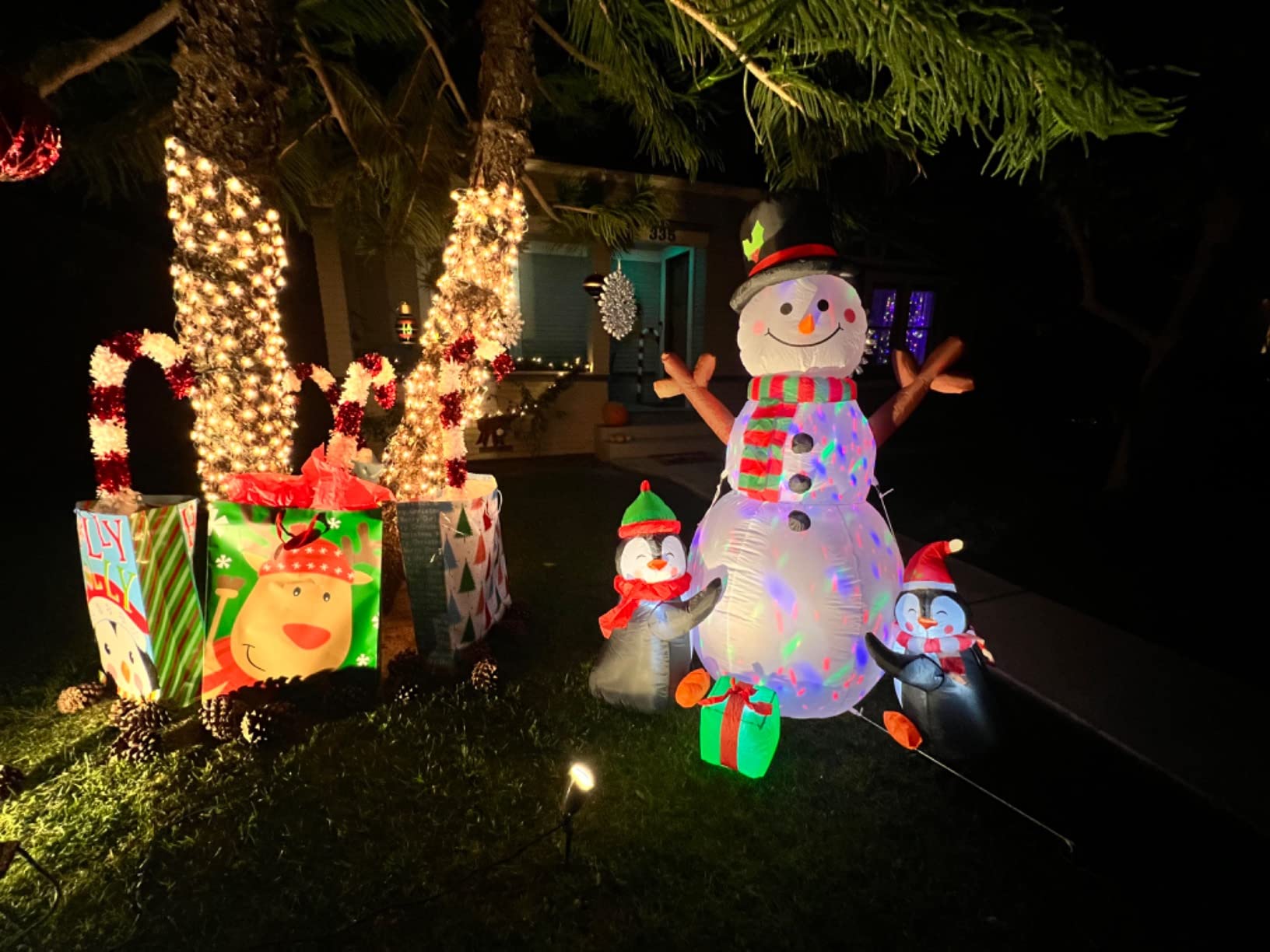 OurWarm 6ft Christmas Inflatables Christmas Decorations Outdoor, Inflatable Snowman Penguin Blow Up Yard Decorations with Rotating LED Lights for Indoor Outdoor Christmas Decorations Yard Garden Decor customer photo 2