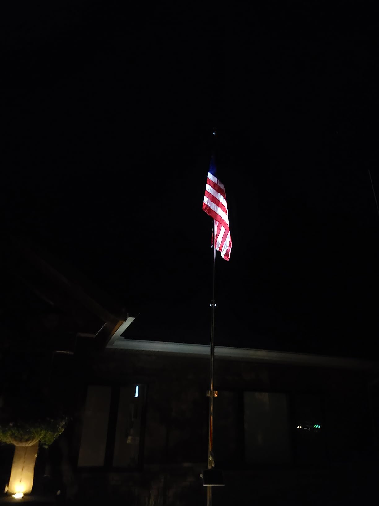 APONUO Solar Flag Light - Fits 1.4-3' Flag Poles, 2 Brightness Levels, Dusk to Dawn, IP65 Waterproof, Brightest for Outdoor Landscape, Patio (White) customer photo 1