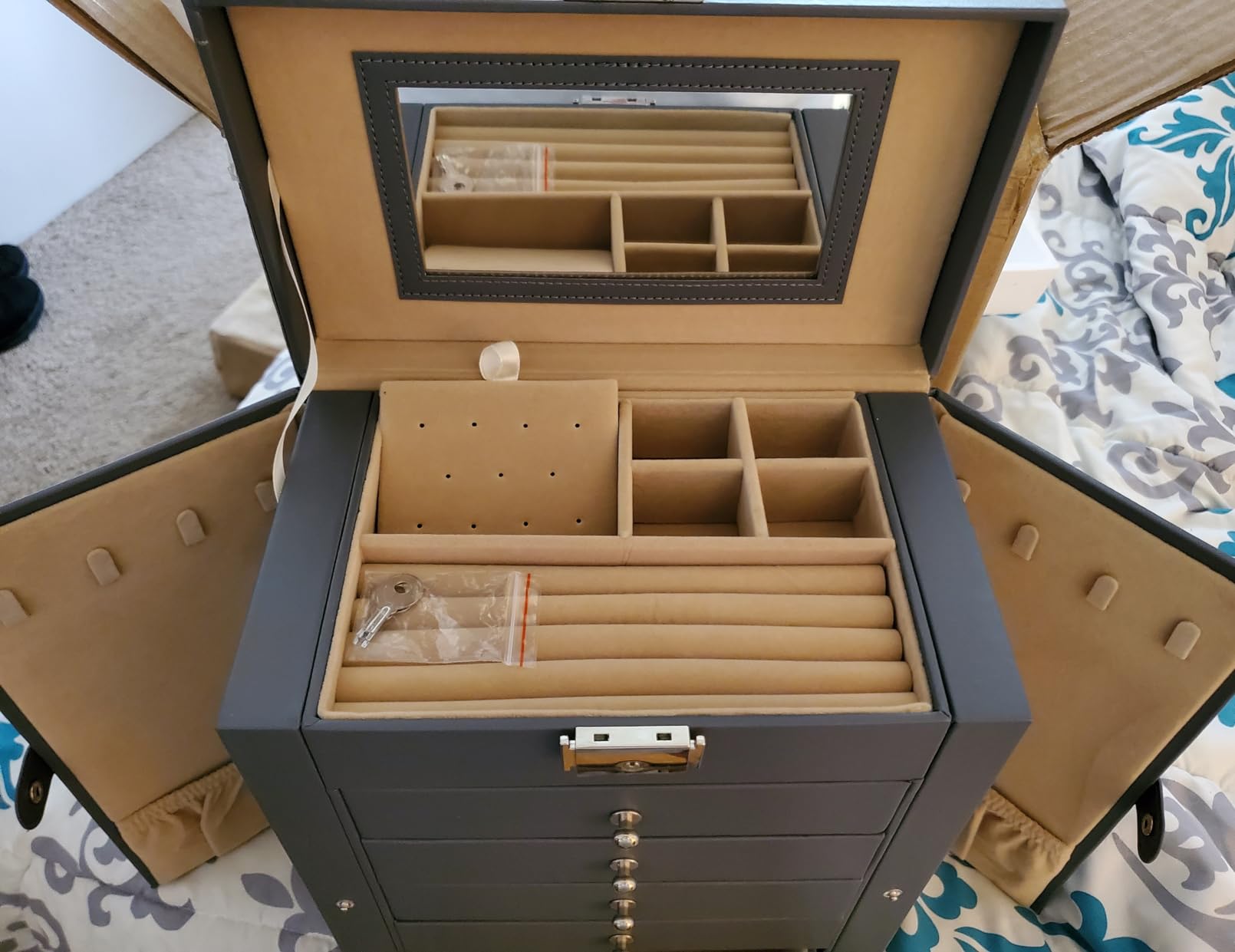 SONGMICS 6-Layer Jewelry Box Organizer with 5 Drawers, Lock and Mirror customer photo 1
