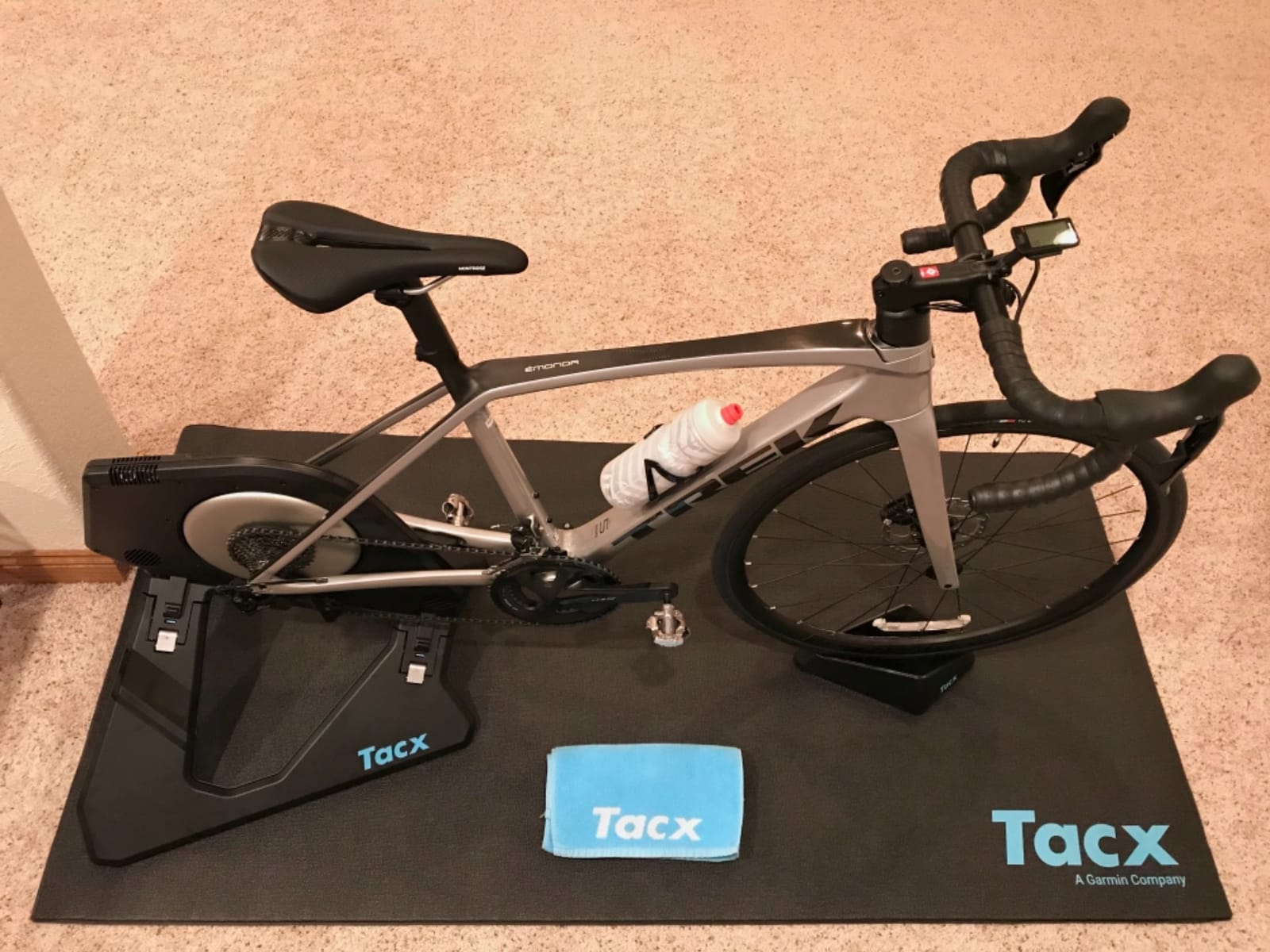 Garmin TacX Rollable Trainer Mat, Protect Your Floors and Muffle The Noise of Your Indoor Training Session, 6 mm Thick, Water-Repellent Foam, one Size (T2918) customer photo 2