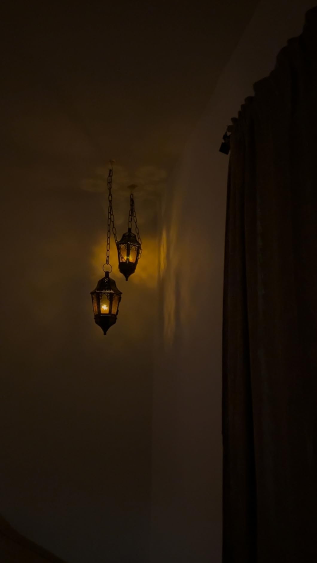 Moroccan Lantern Decorative Indoor & Outdoor, 13.6’’ Vintage Decorative Hanging Lanterns with Chain for Home Porch Patio Decor, Metal Christmas Ramadan Candle Holder Decorations (Amber) customer photo 1