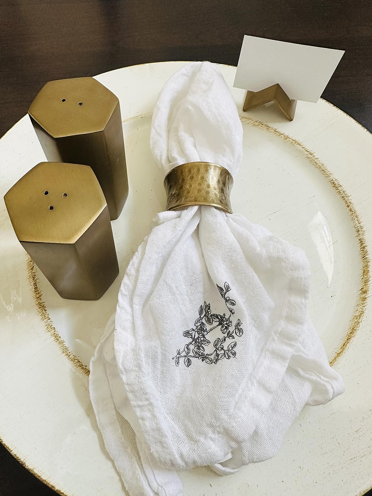 SARO LIFESTYLE Classic Brass Napkin Rings (Set of 4) - Smooth Curved Silhouette for Timeless Table Styling customer photo 1