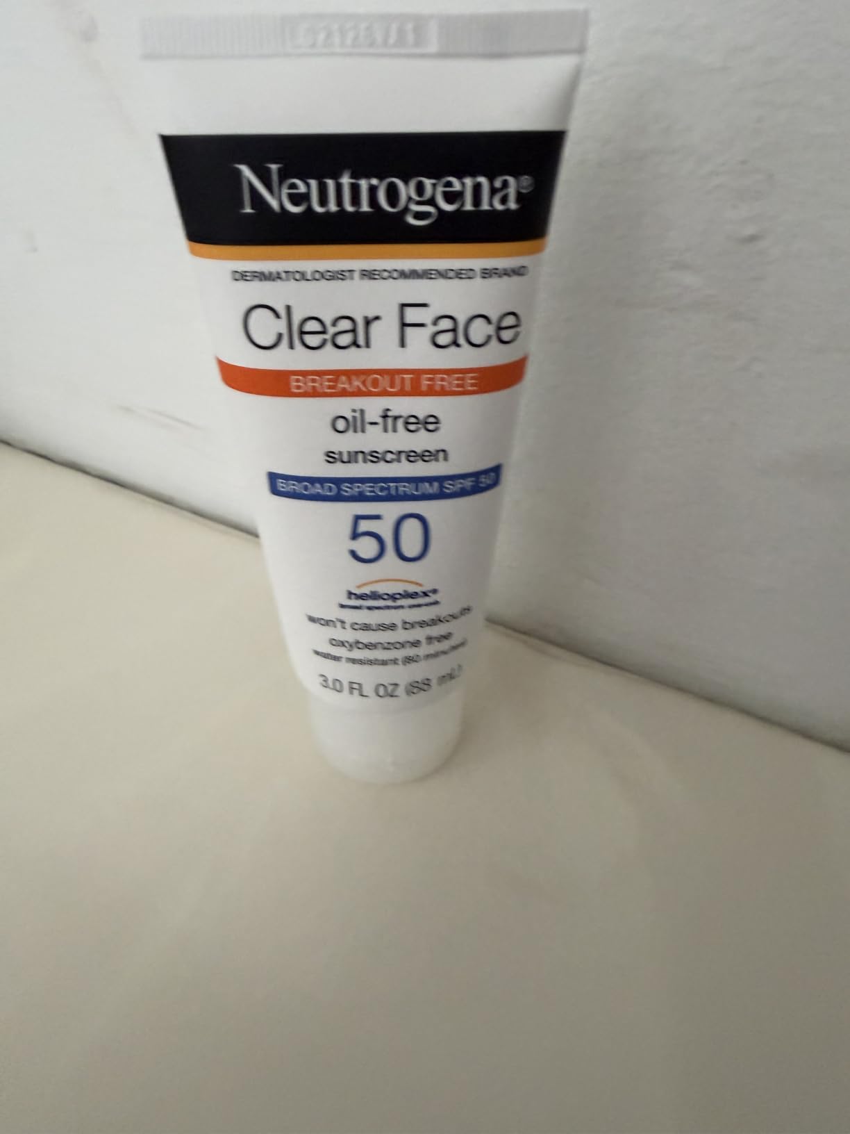 Neutrogena Clear Face Sunscreen Lotion SPF 50, 3 fl. oz customer photo 2