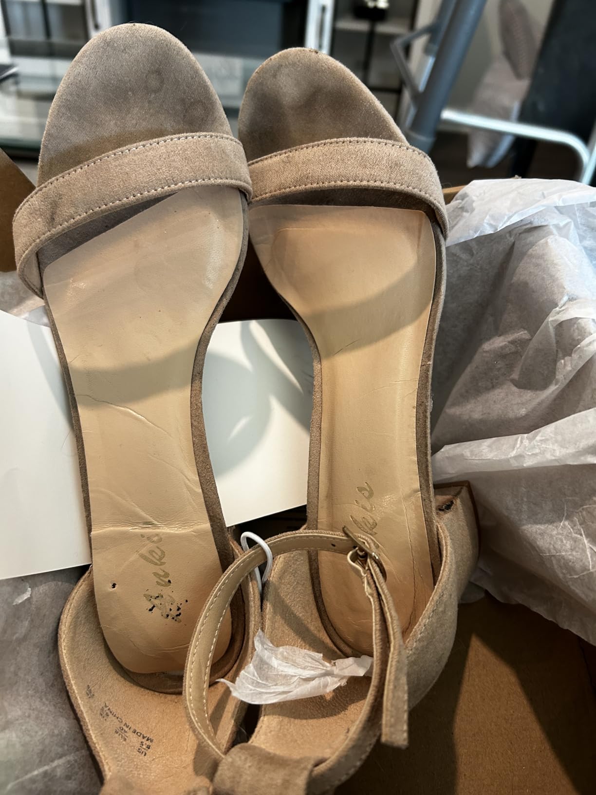 Amazon Essentials Women's Two Strap Heeled Sandals with Adjustable Ankle Strap, Padded Memory Foam Insole customer photo 1