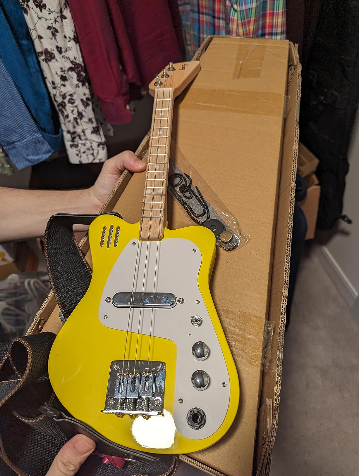 Loog Mini Electric kids Guitar for Beginners built-in Amp Ages 3+ Learning App and Lessons Included customer photo 2
