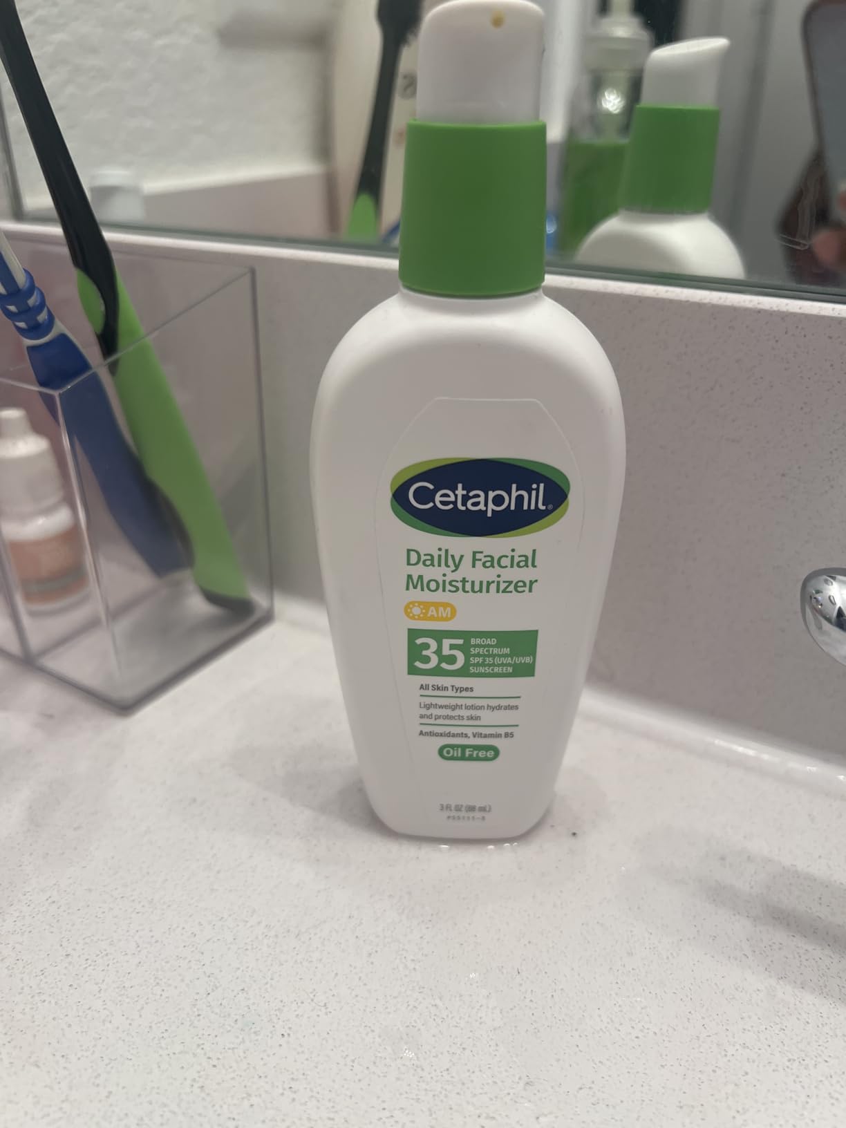 Cetaphil Daily Oil-Free Facial Moisturizer with Sunscreen, SPF 35, Fragrance Free, 3 fl oz (88 ml) customer photo 2