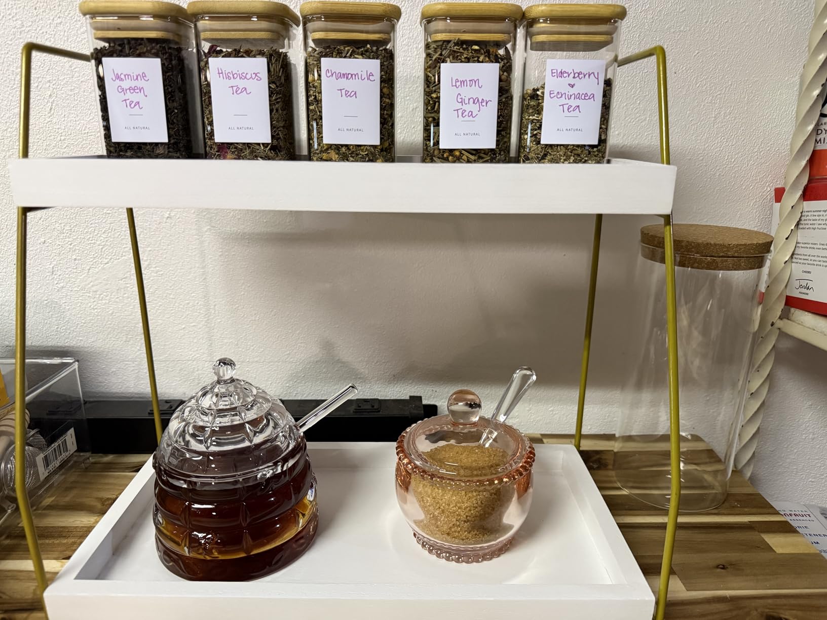 PAULSWAY 9 oz Beehive Crystal Honey Pot with 2 Dipper Sticks - Elegant Glass Honey Jar with Lid, No Drip Honey Dispenser & Syrup Container for Home Kitchen Decor customer photo 2