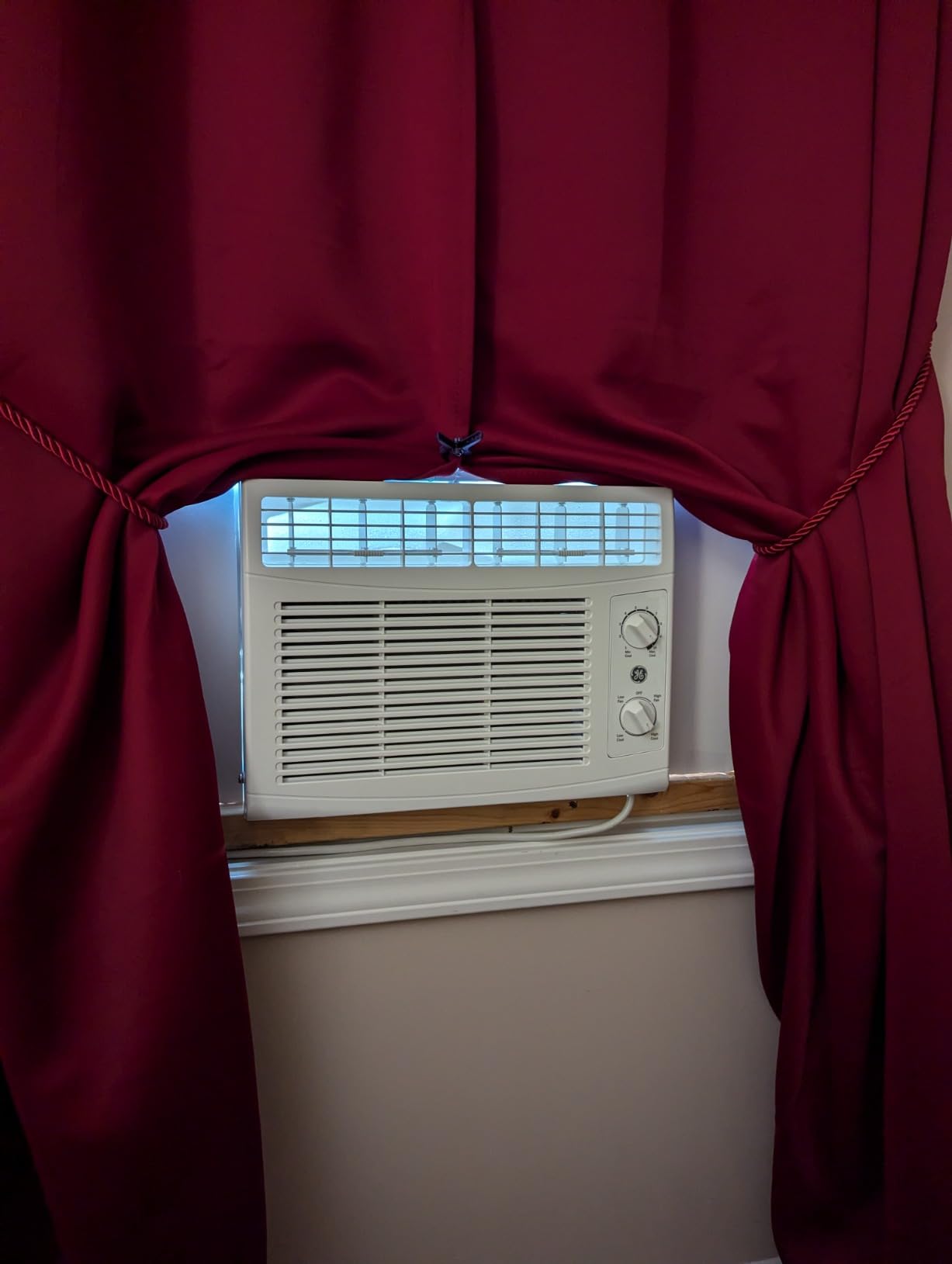 GE Window Air Conditioner Unit, 5,000 BTU for Small Rooms up to 150 sq ft. with Manual Adjustable Fan and Cooling Settings, Perfect for Small Bedroom or Living Room, Easy Install Kit Included, White customer photo 2